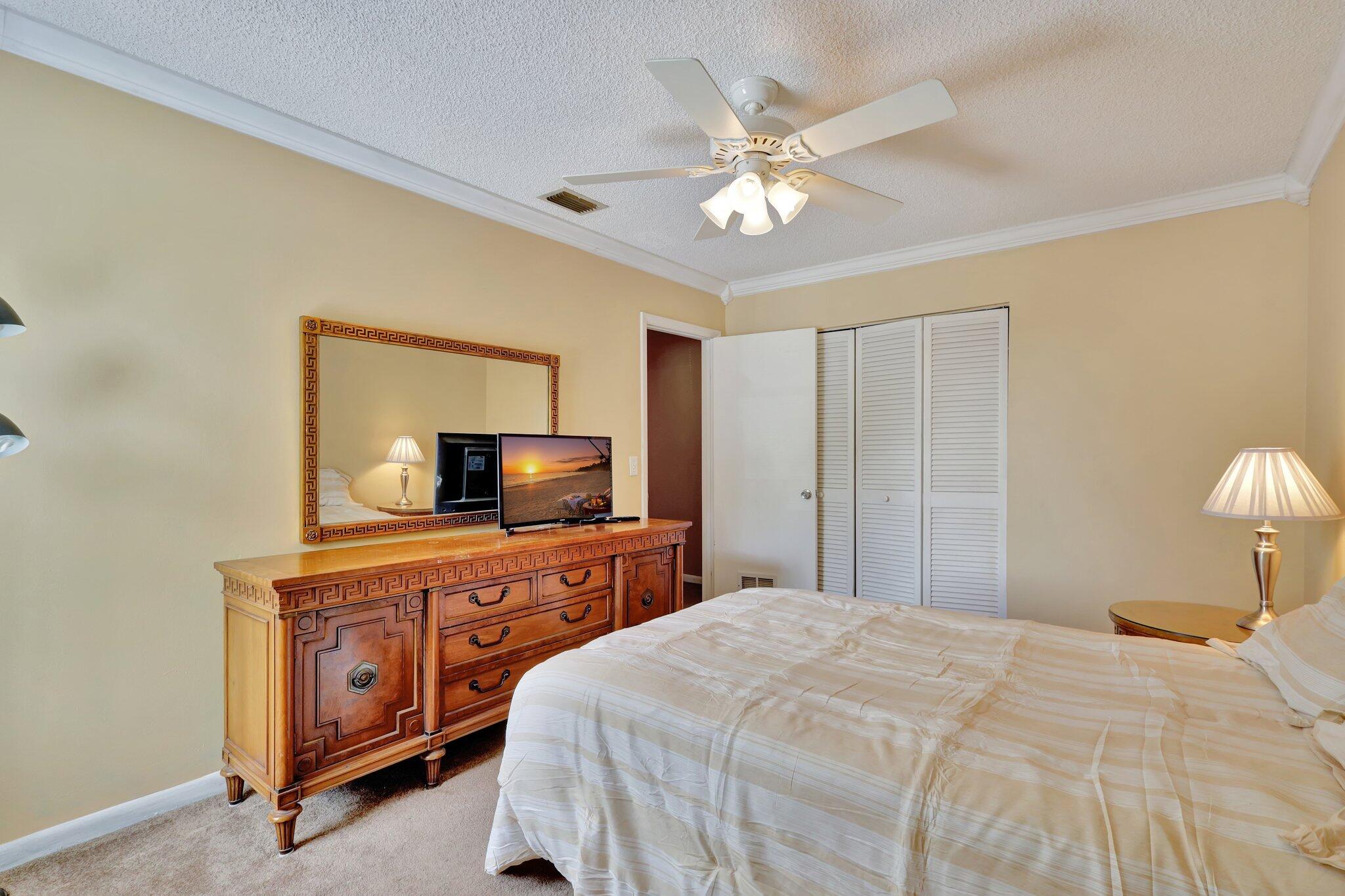 1558 Shaker Circle