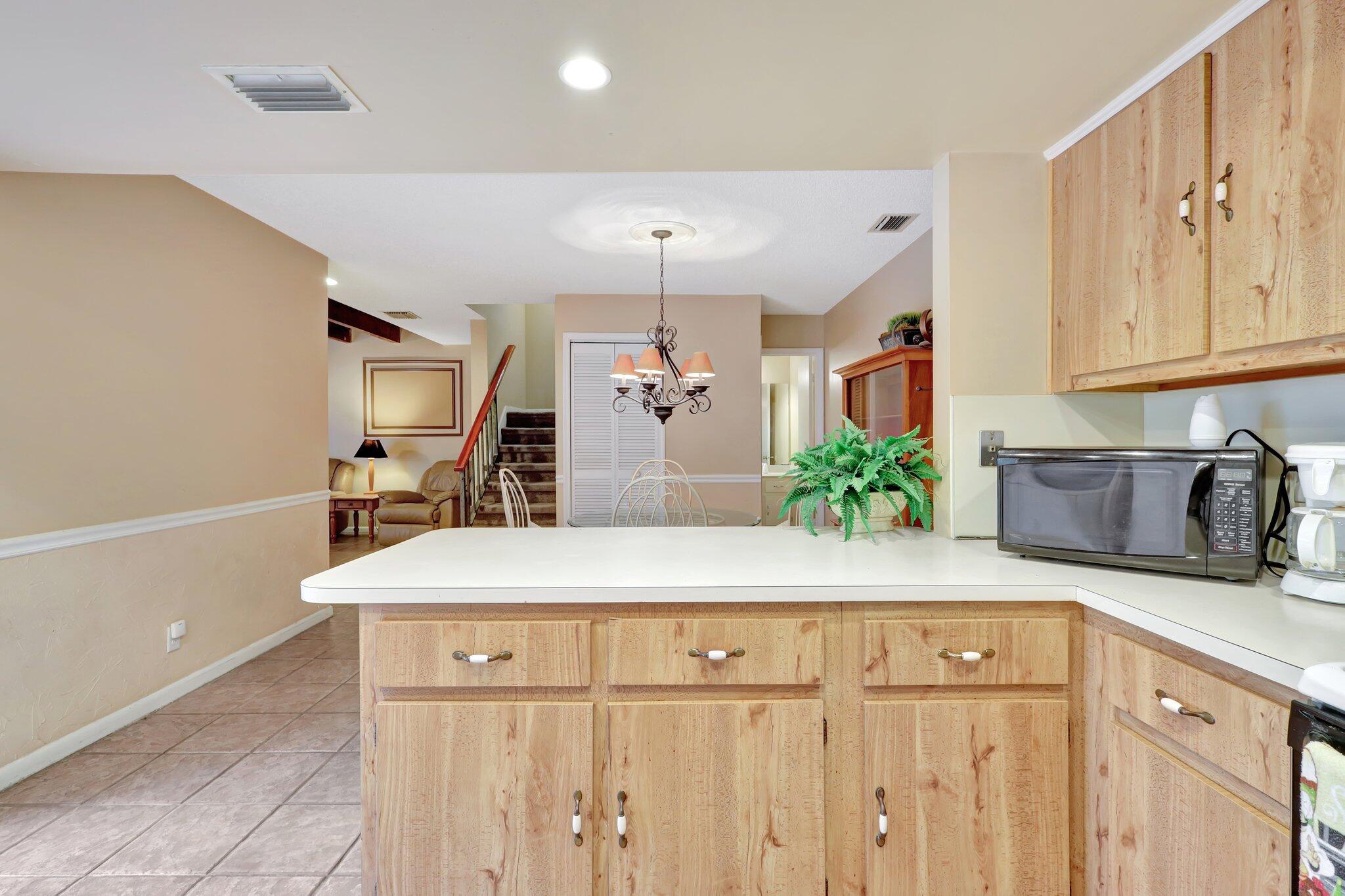 1558 Shaker Circle