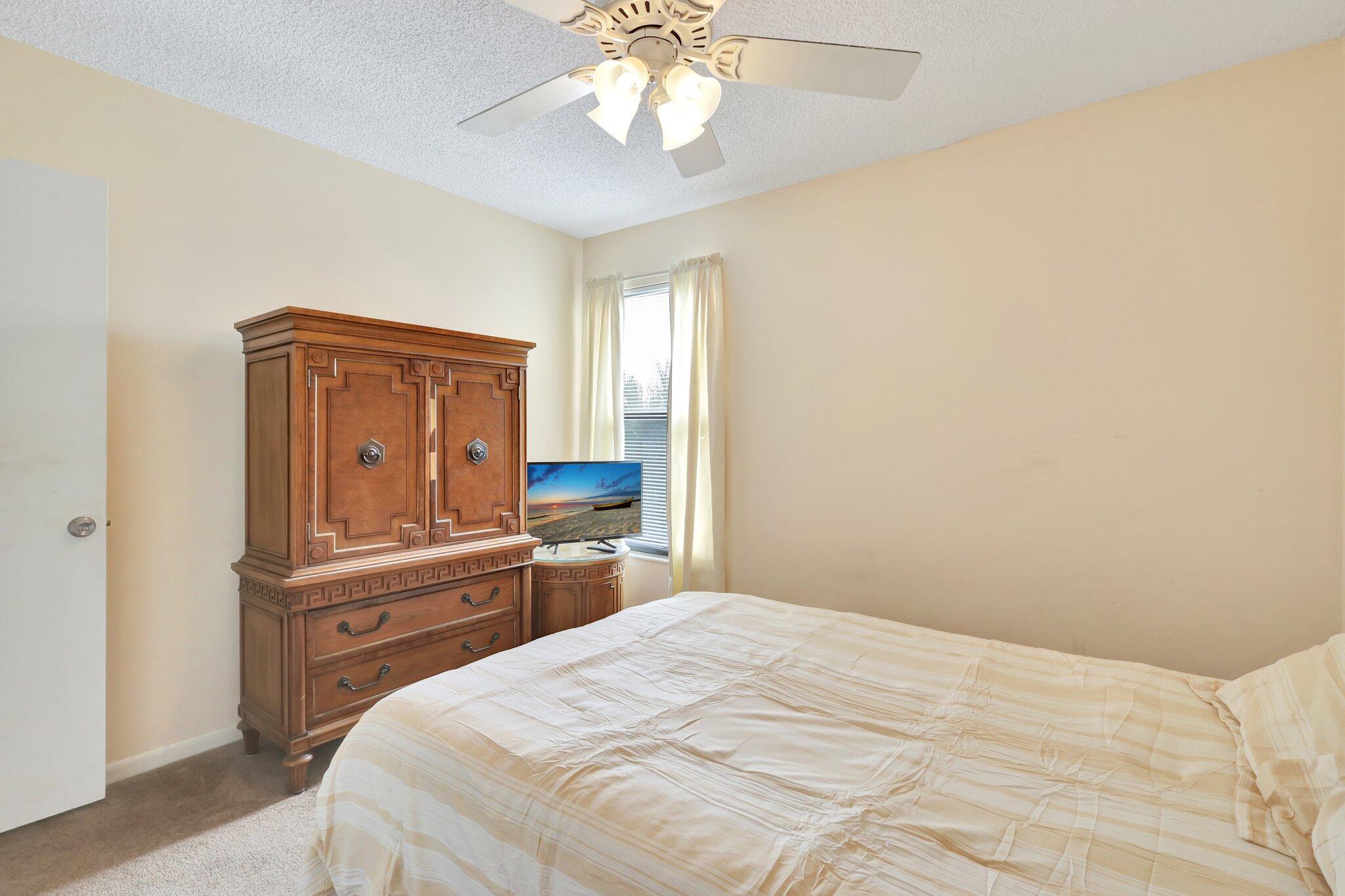 1558 Shaker Circle