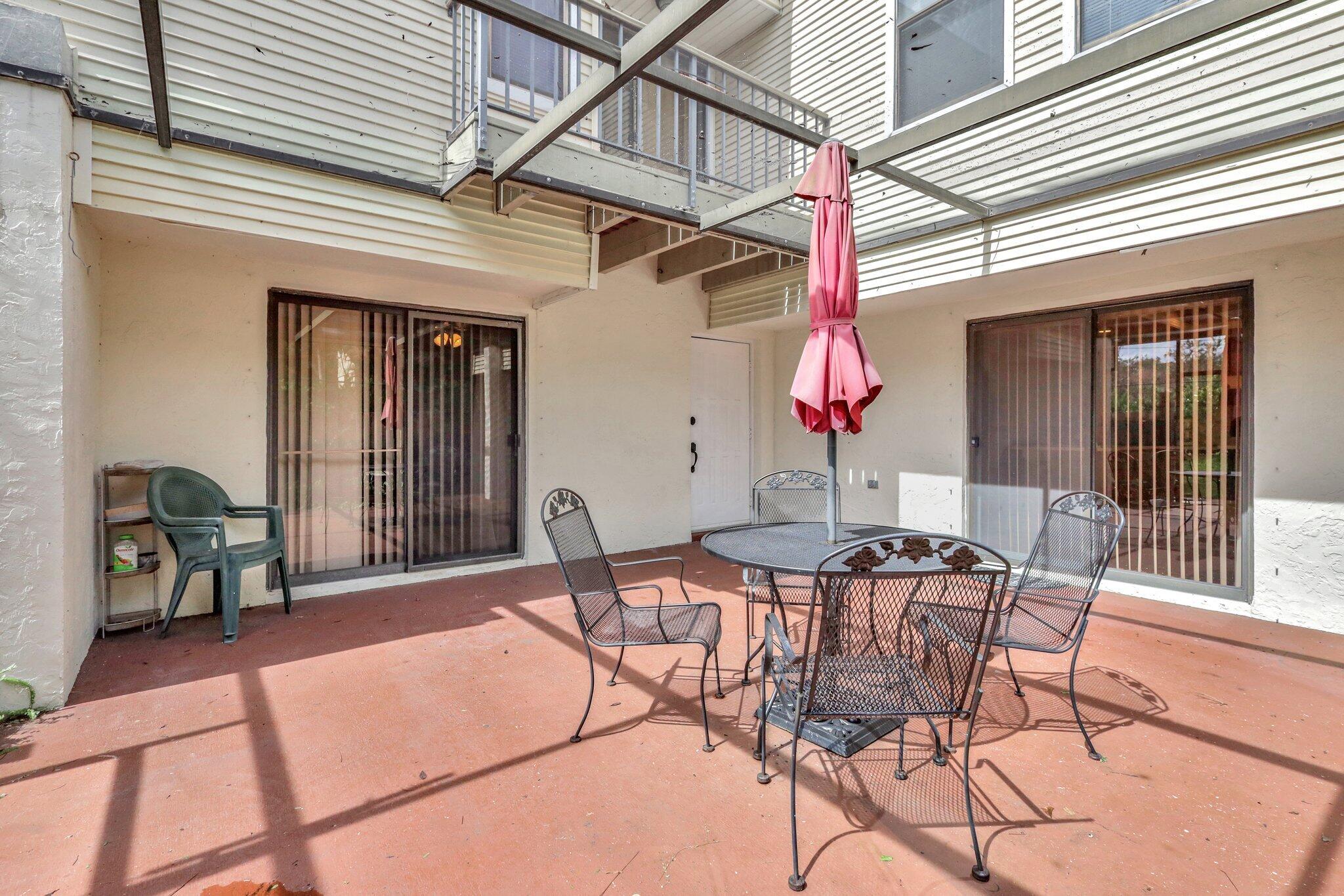 1558 Shaker Circle