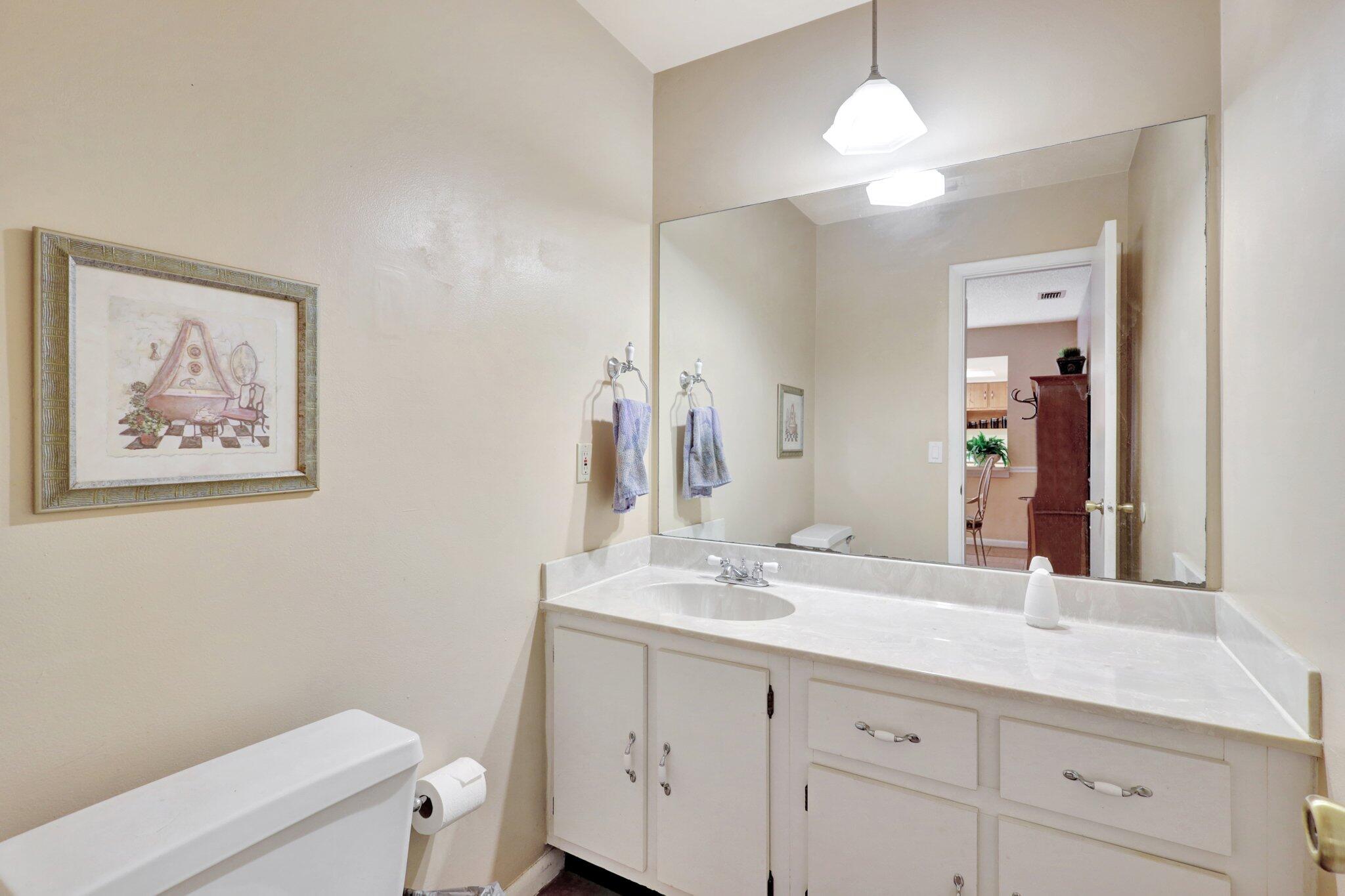 1558 Shaker Circle