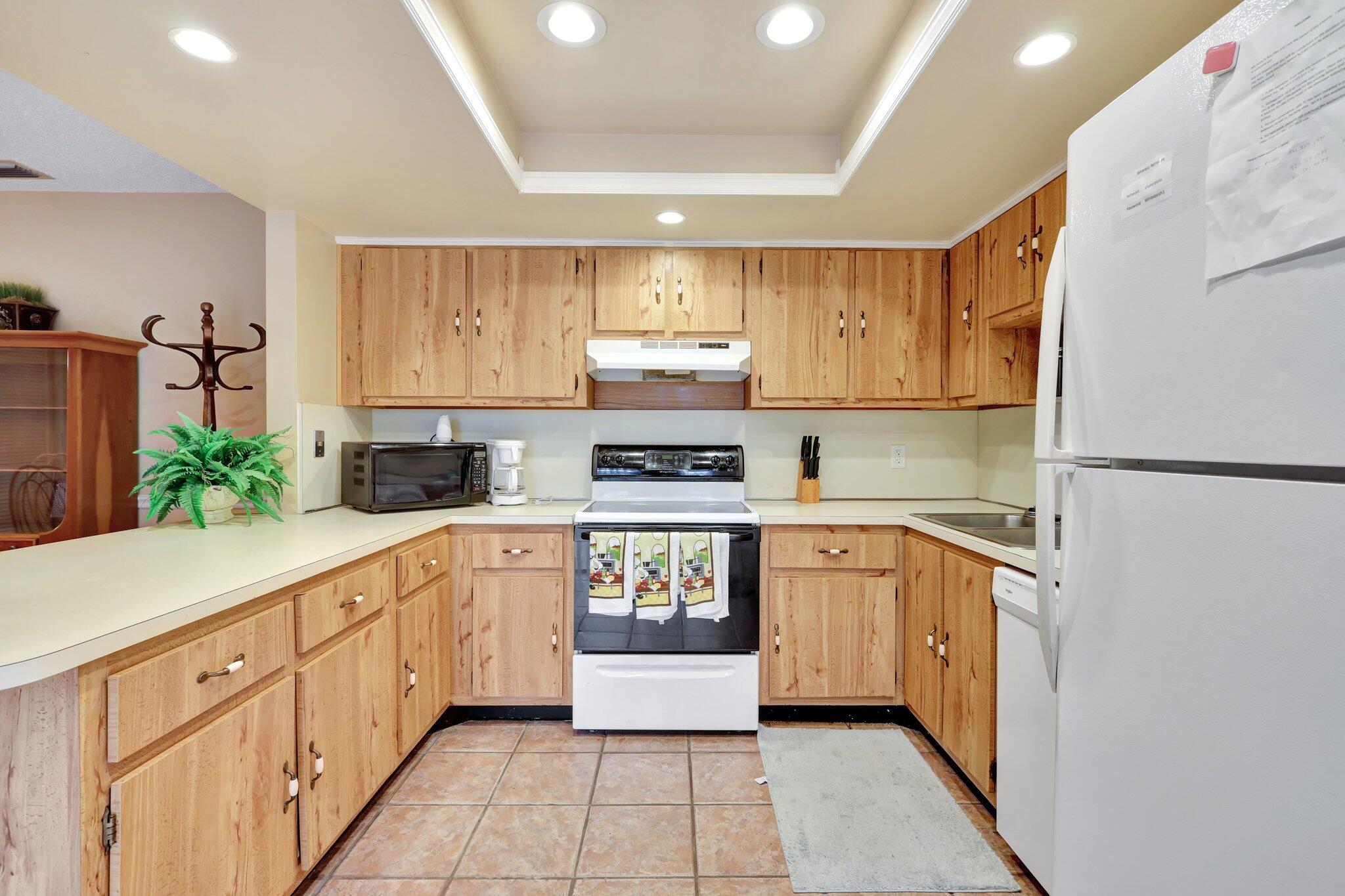 1558 Shaker Circle