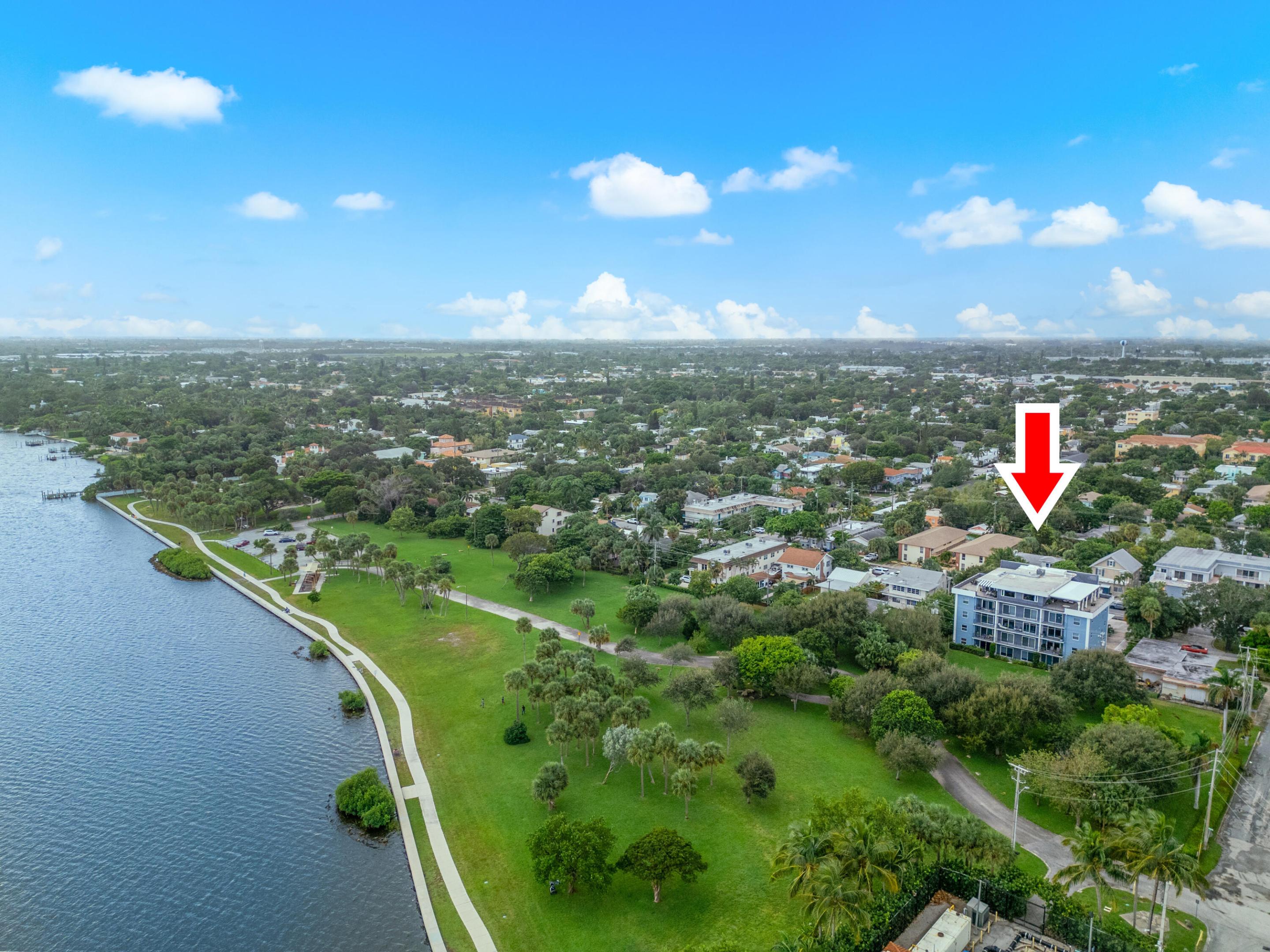 208 S S Lakeside Dr 402