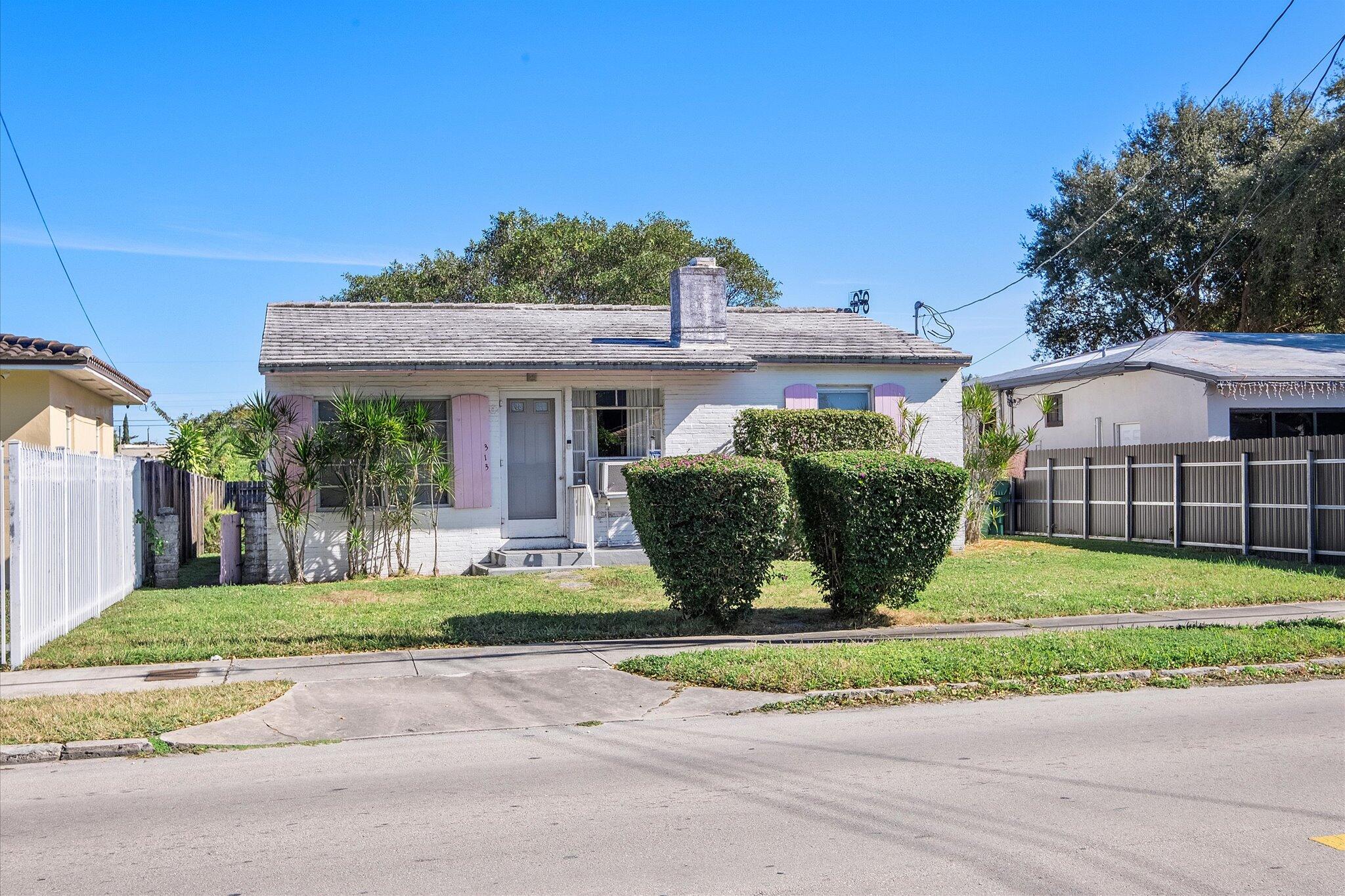313 SW 32nd Avenue