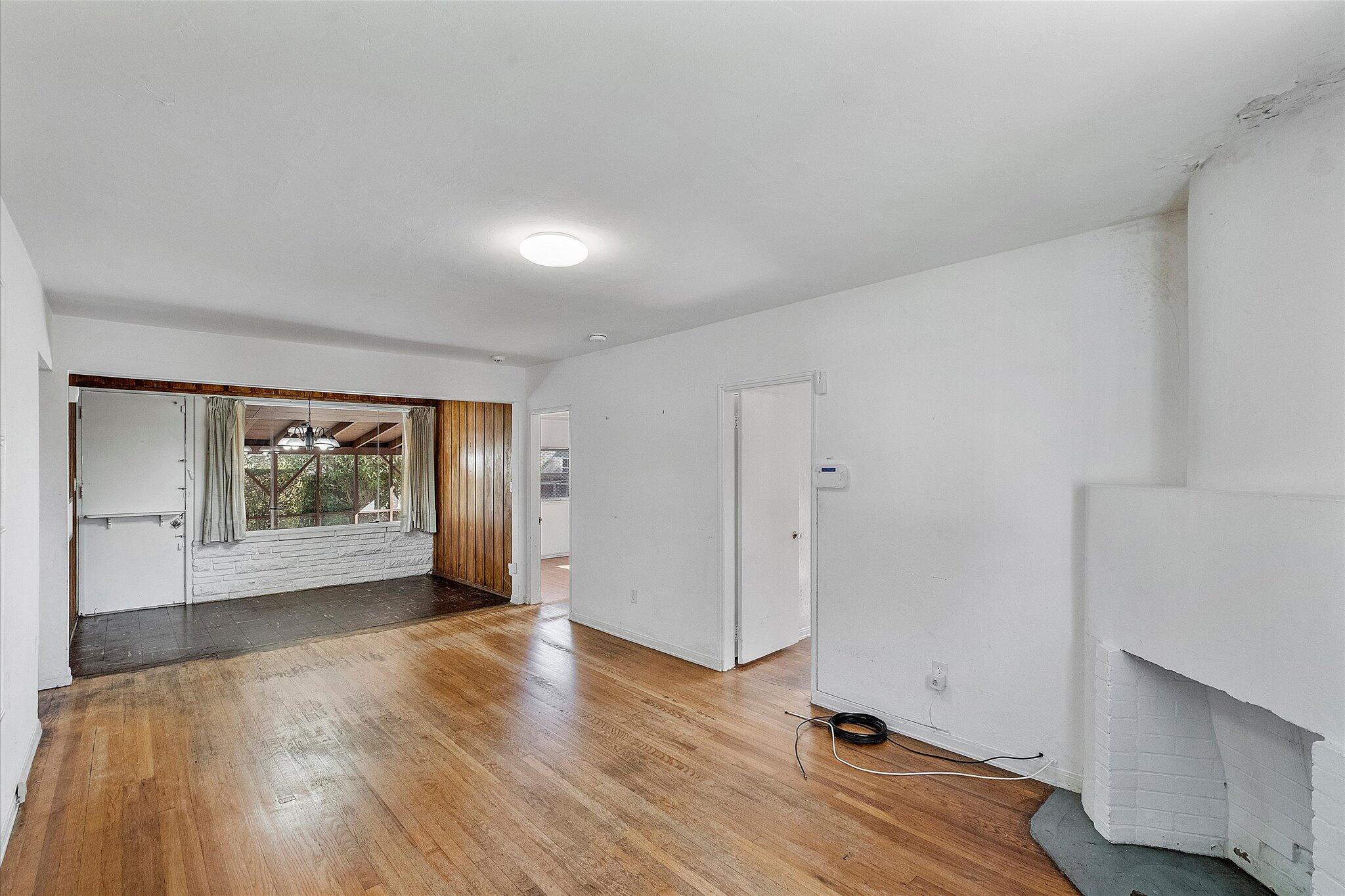 313 SW 32nd Avenue