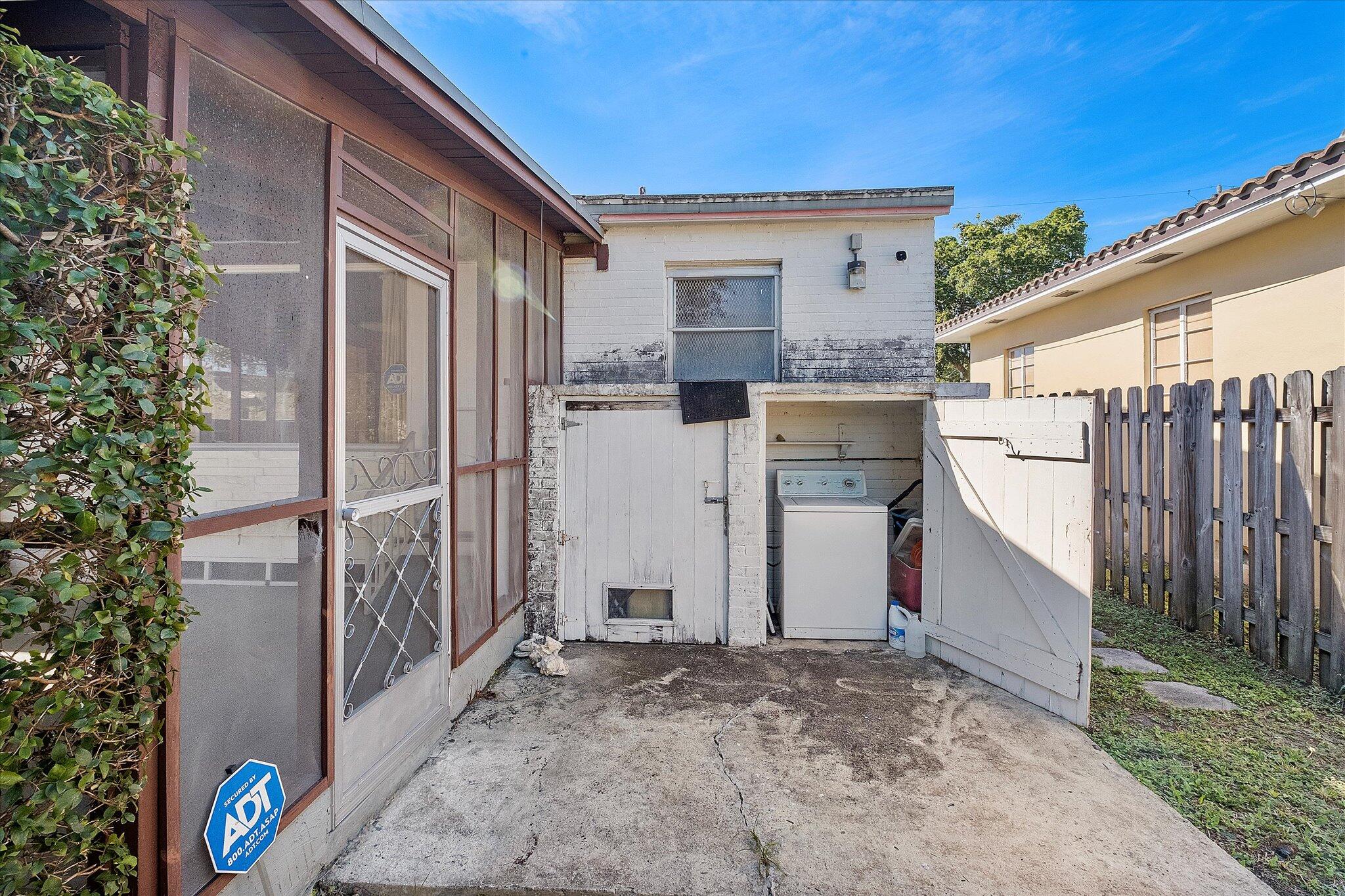 313 SW 32nd Avenue