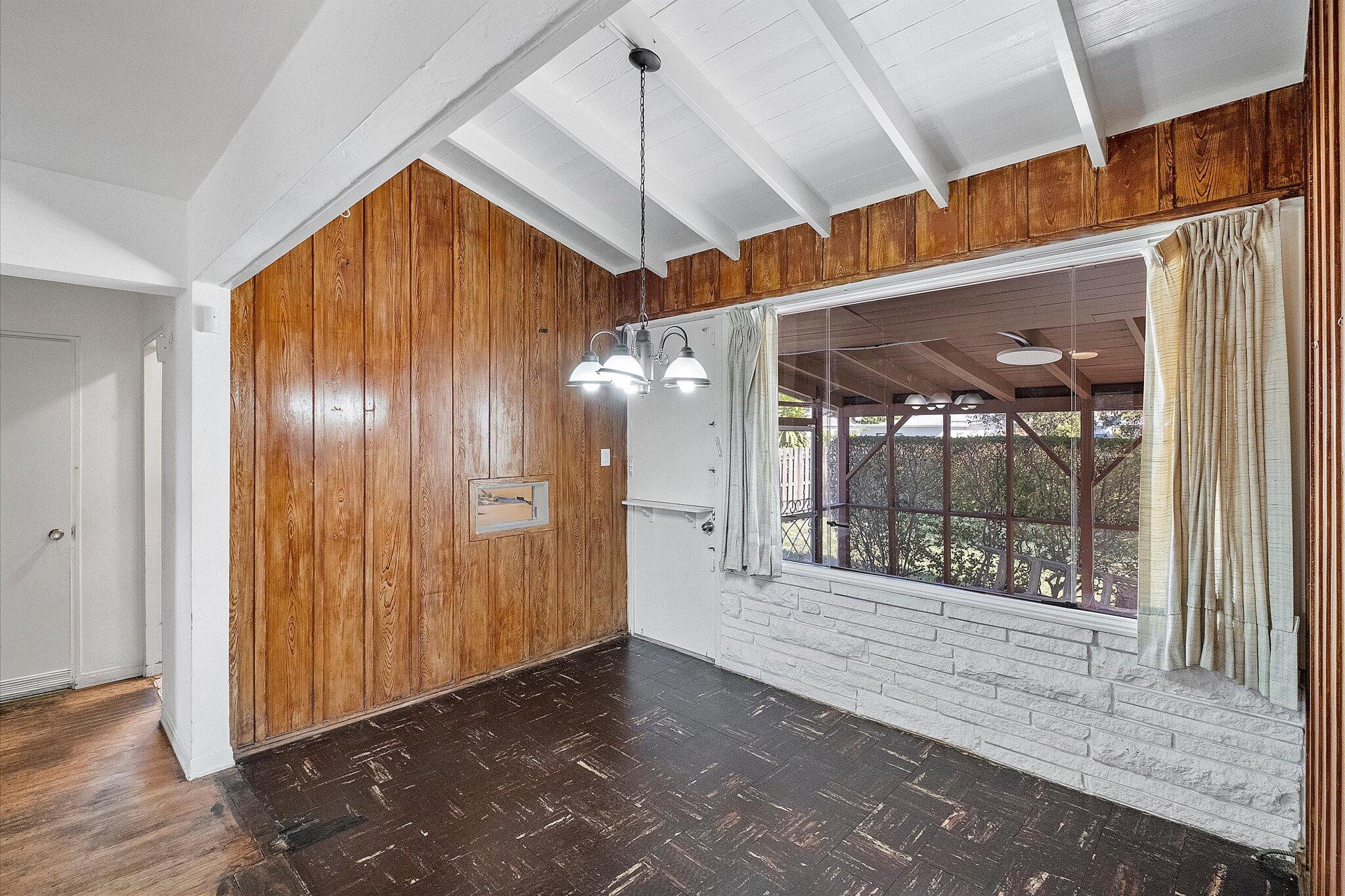 313 SW 32nd Avenue