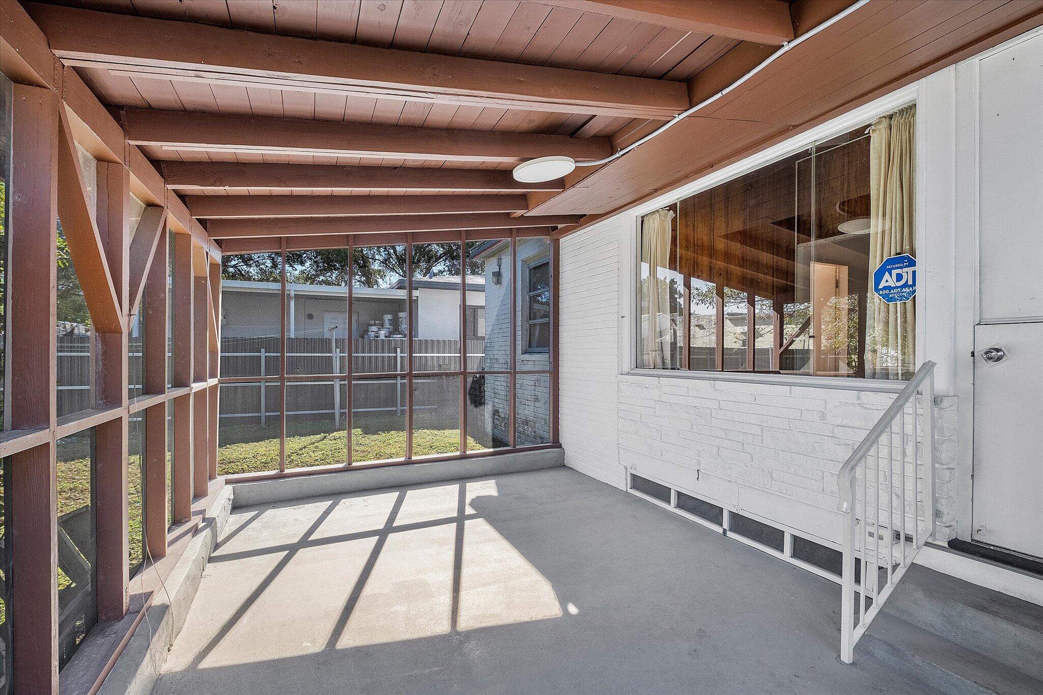 313 SW 32nd Avenue