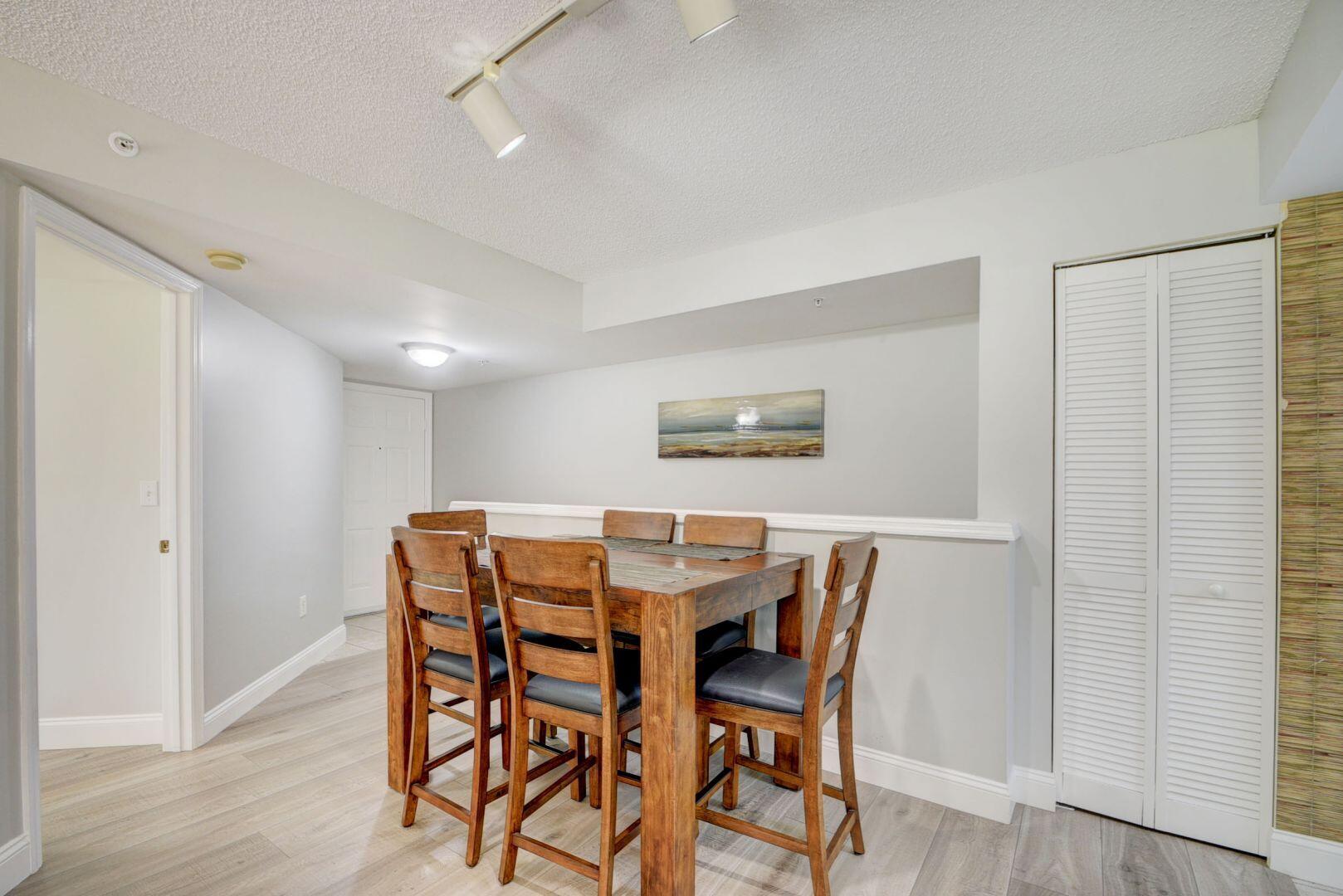 300 Crestwood Court N 304