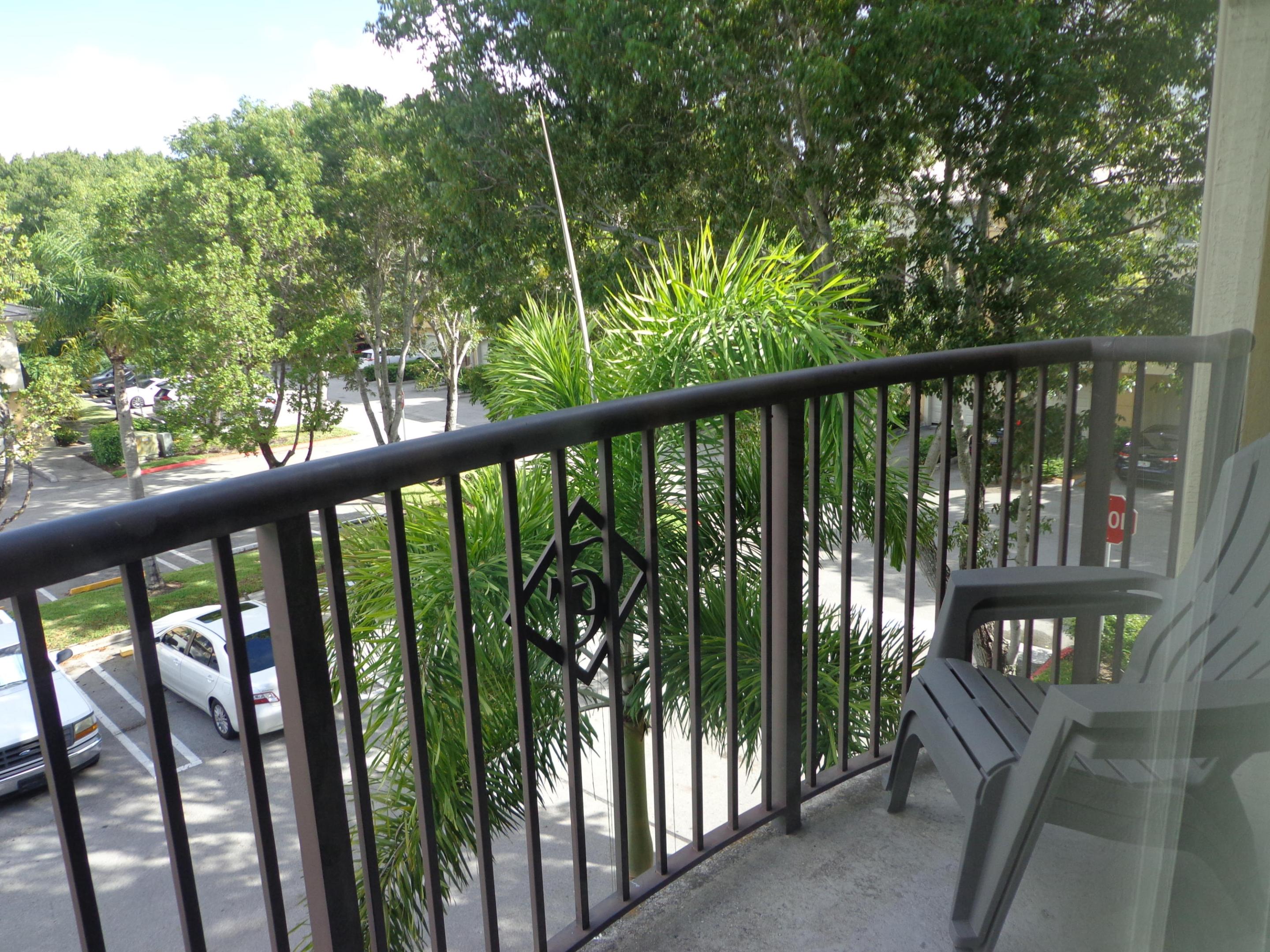 300 Crestwood Court N 307