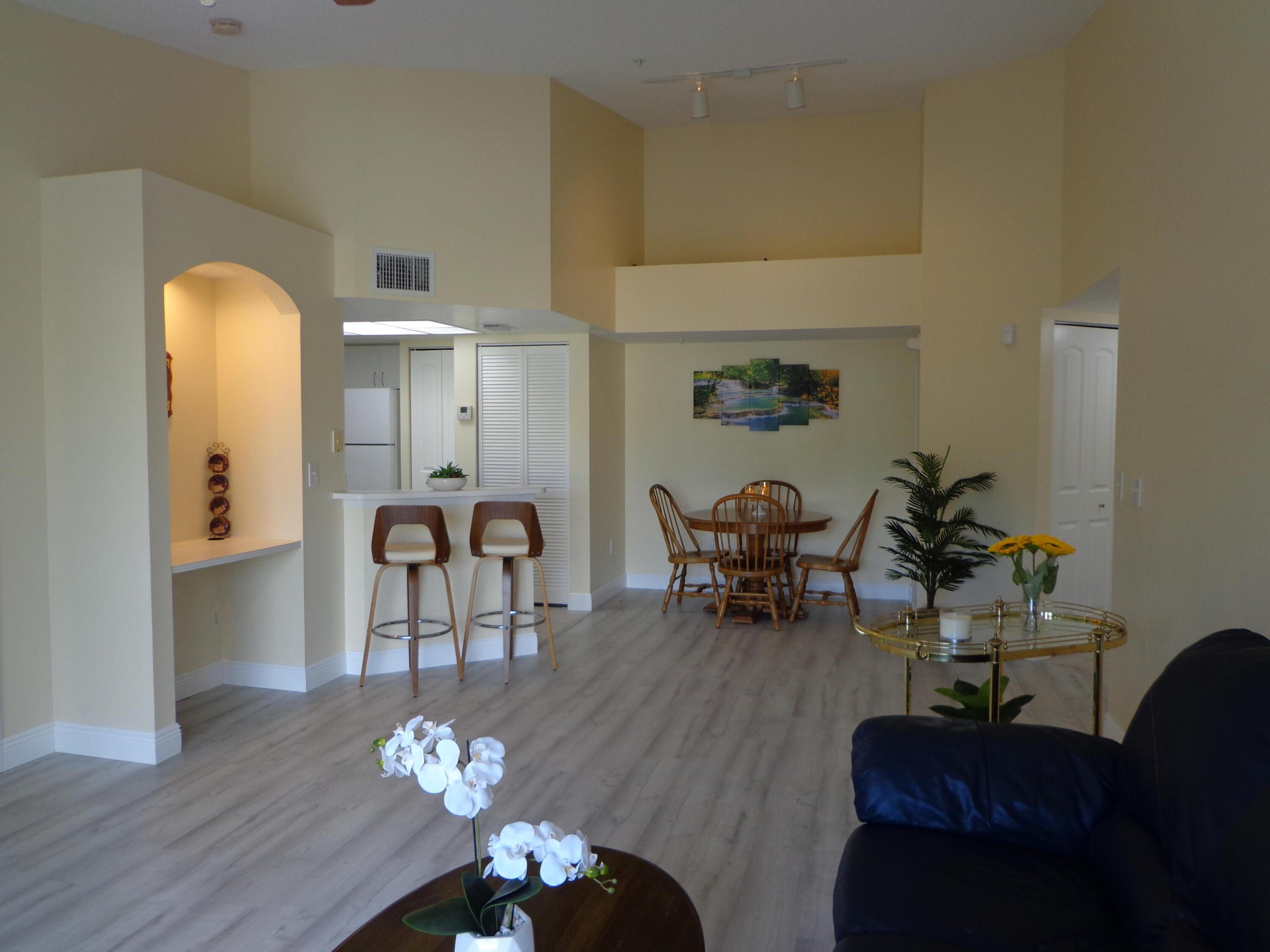 300 Crestwood Court N 307
