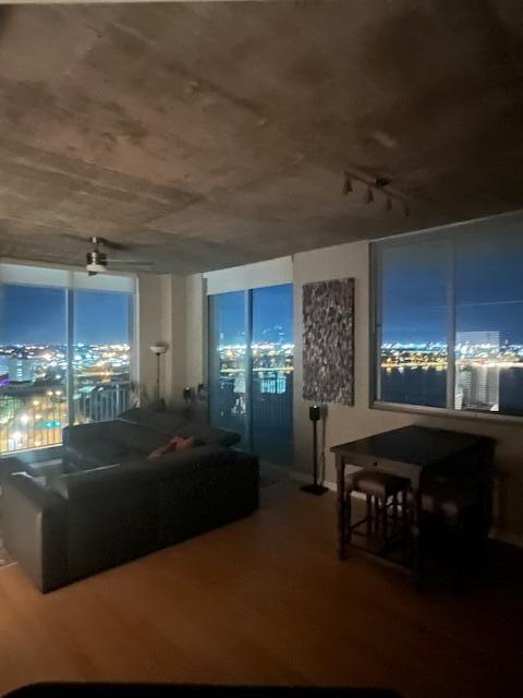 300 S Australian 1513 Avenue 1513