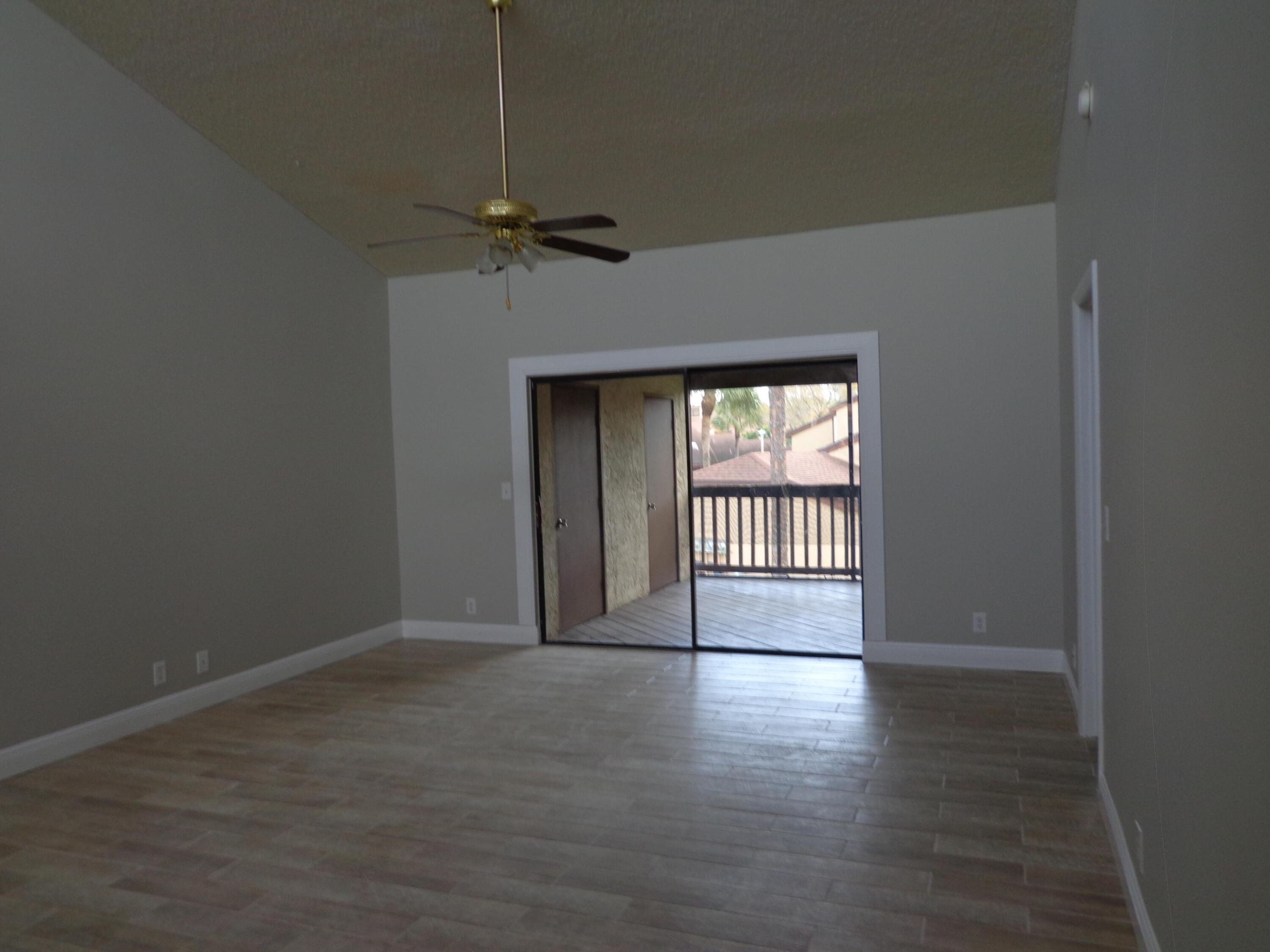 2306 Lakeview Drive W