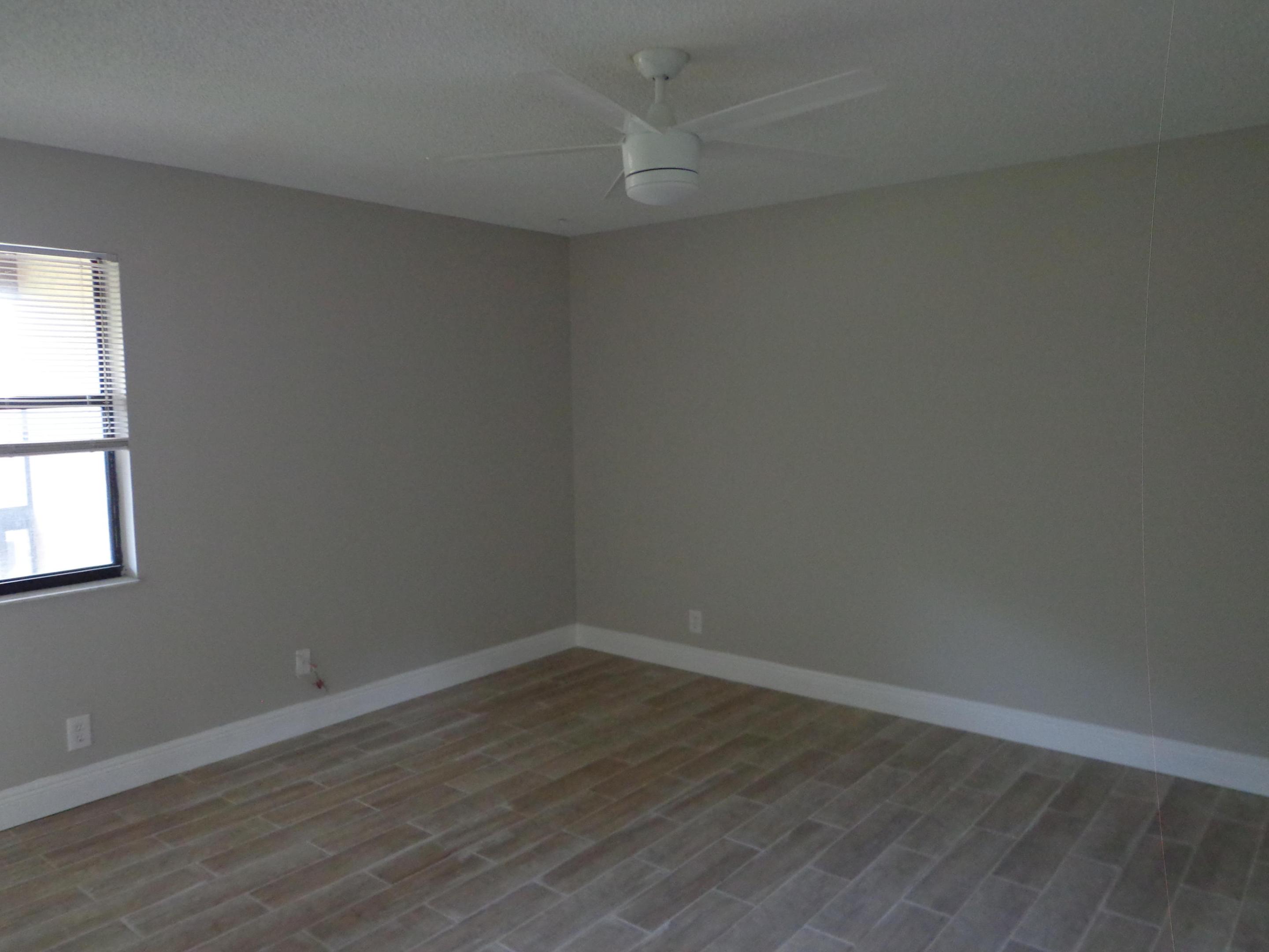 2306 Lakeview Drive W