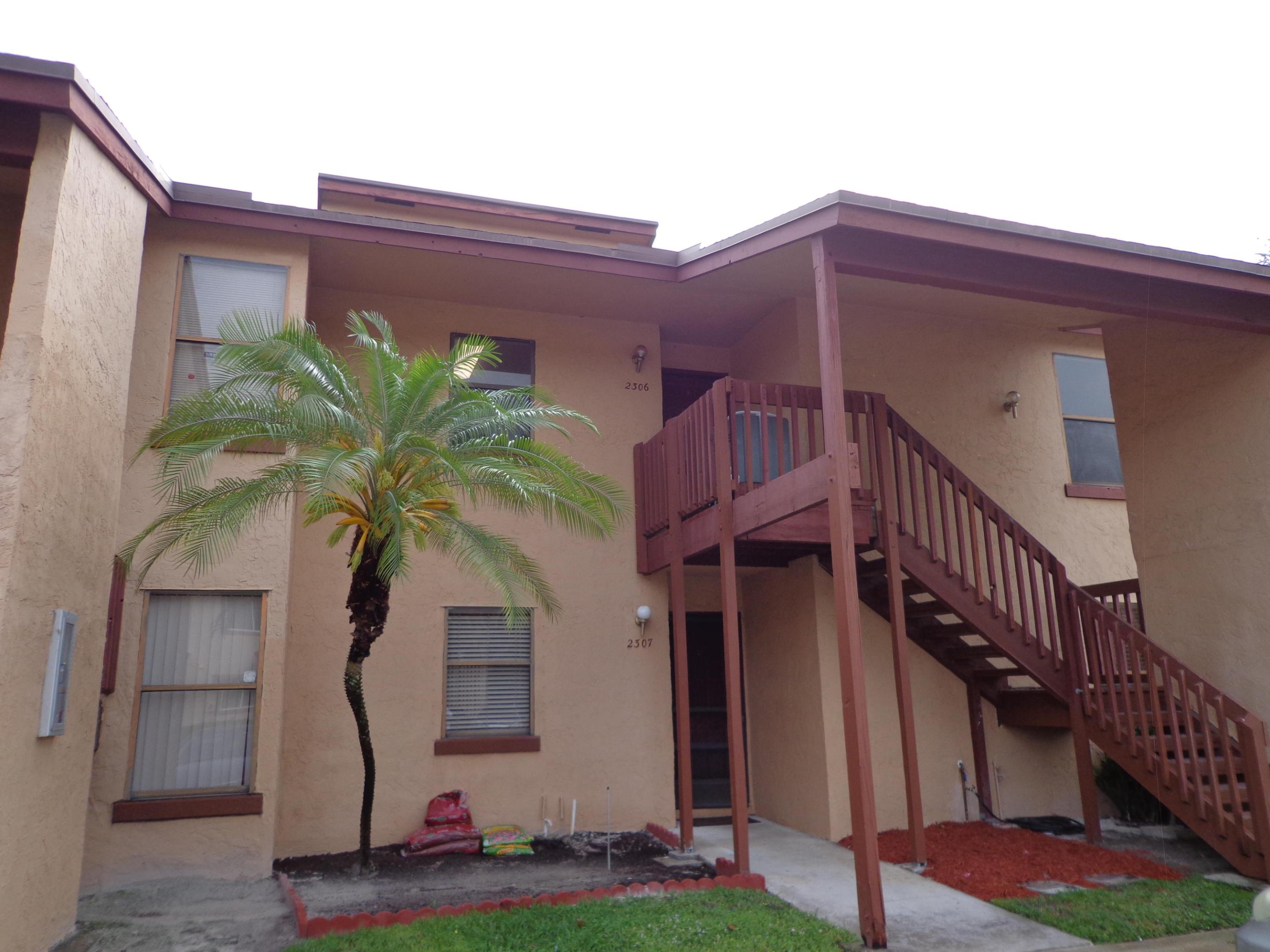 2306 Lakeview Drive W