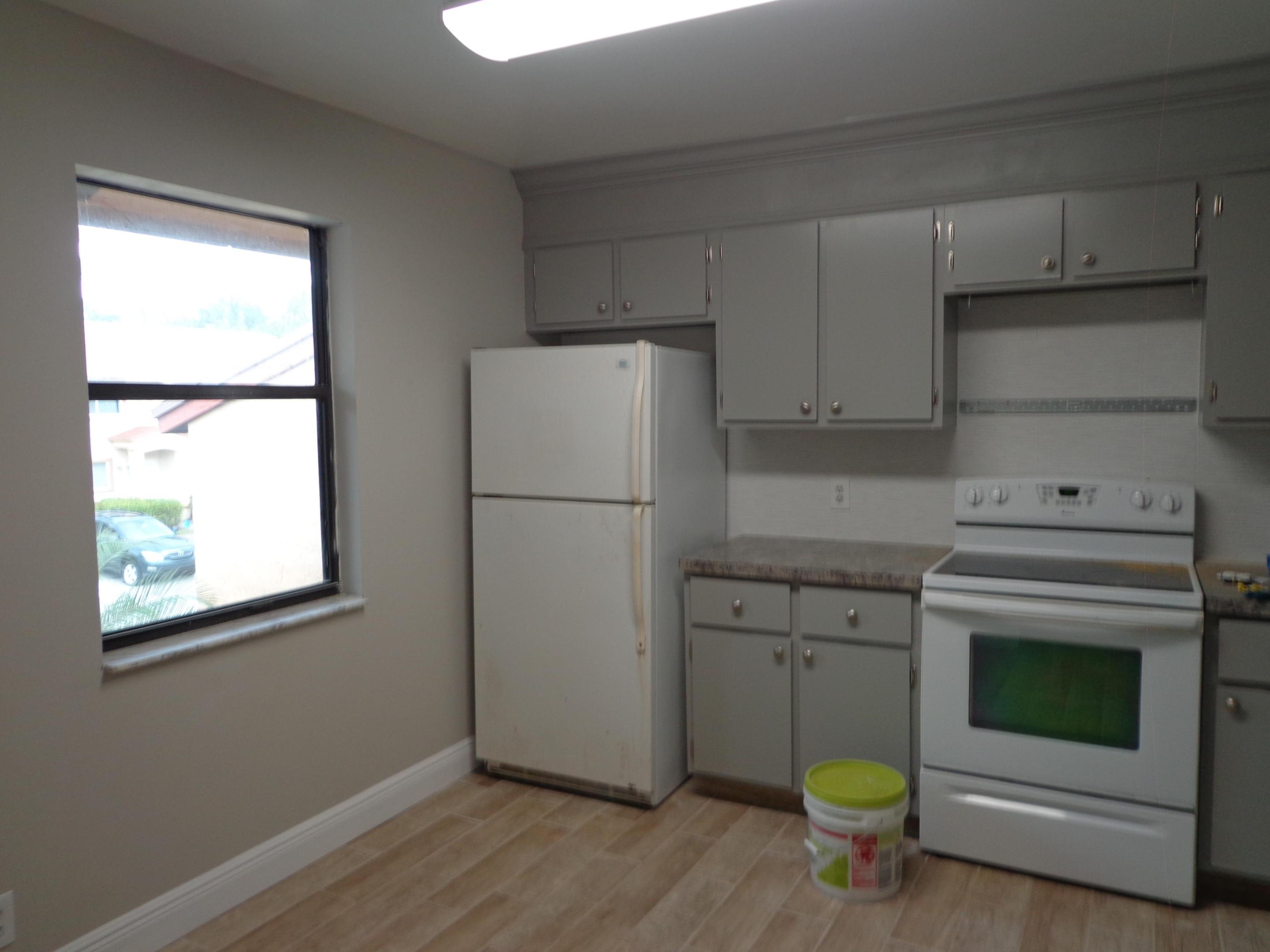 2306 Lakeview Drive W