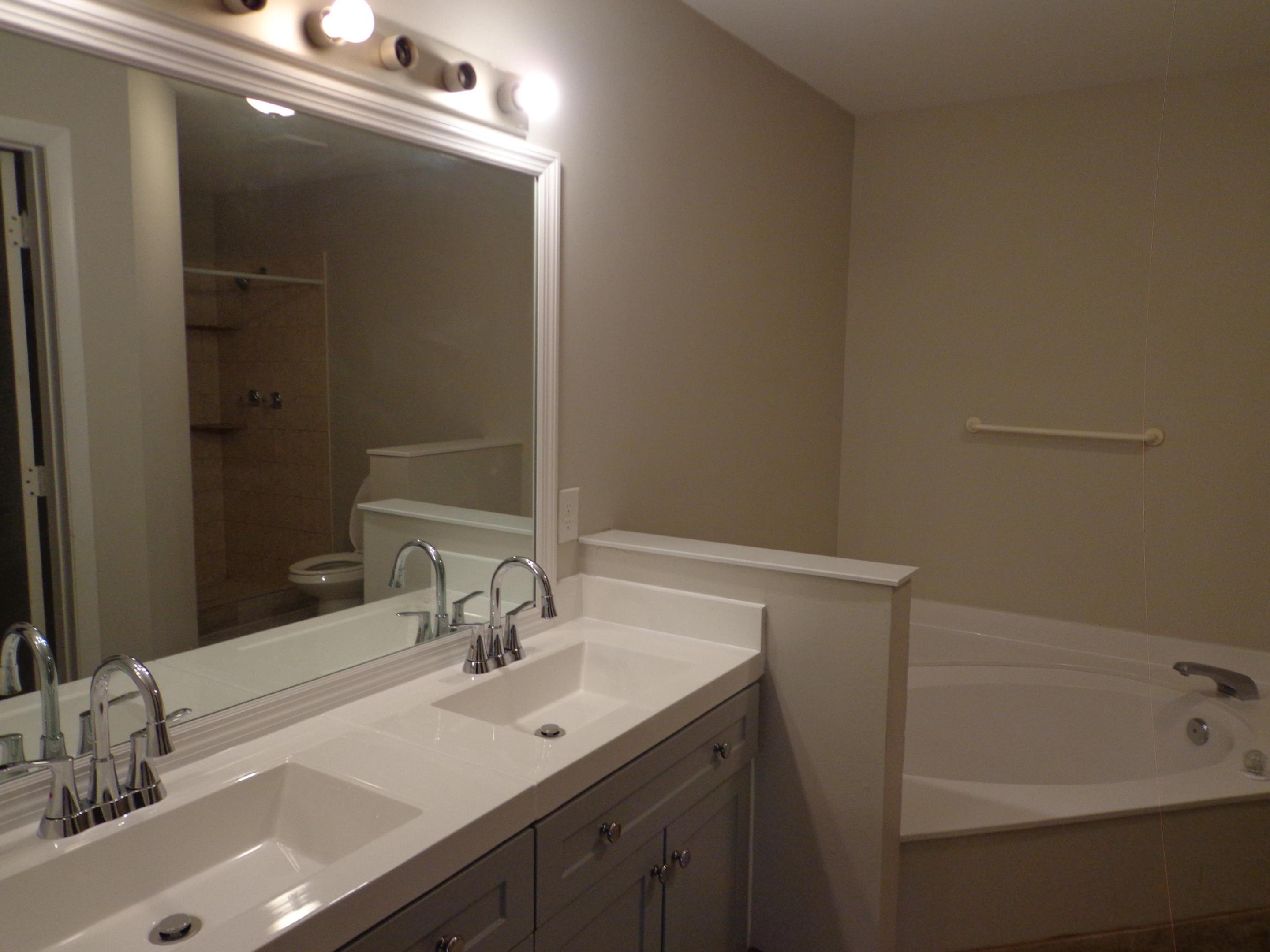 2306 Lakeview Drive W