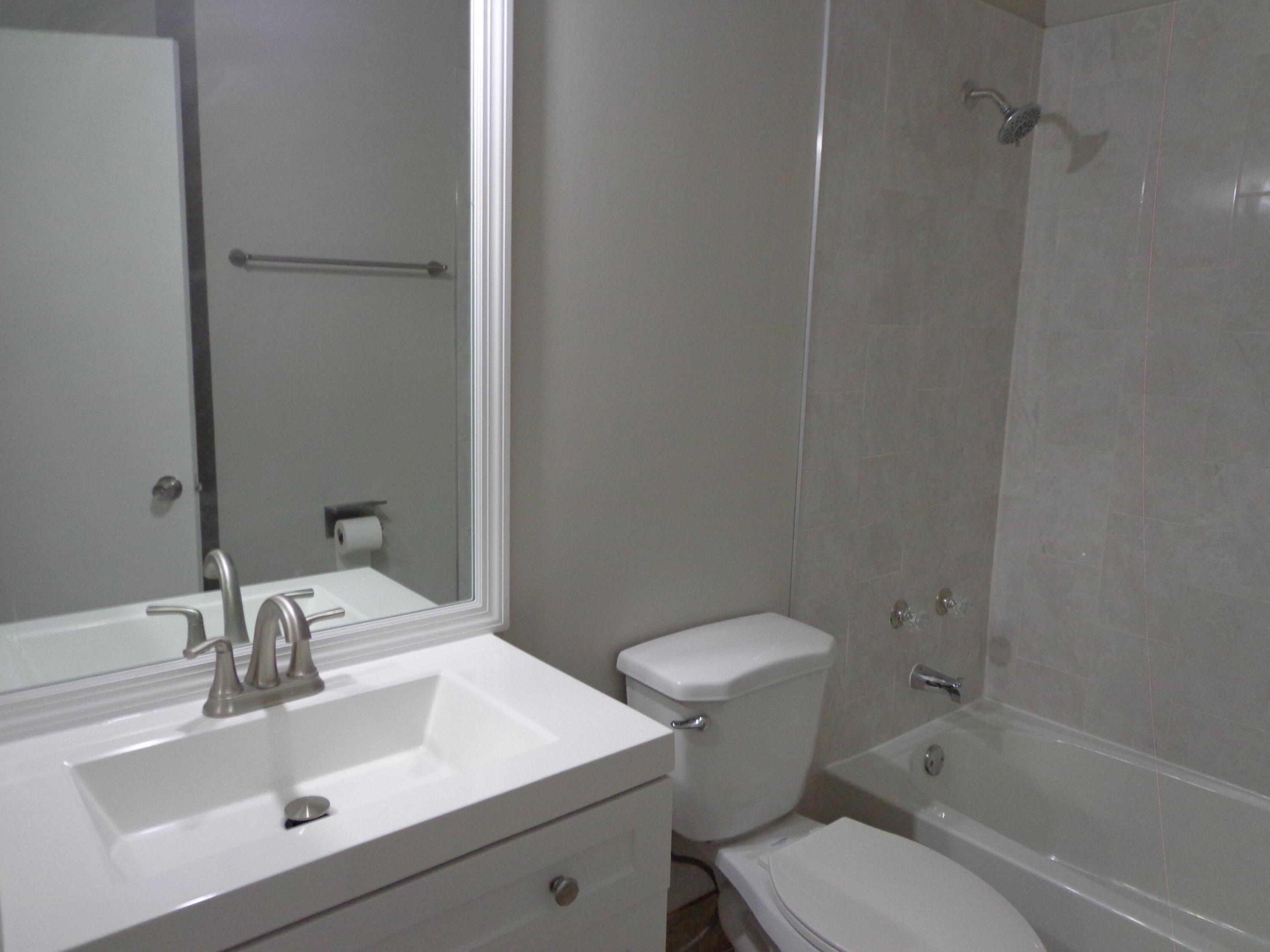 2306 Lakeview Drive W