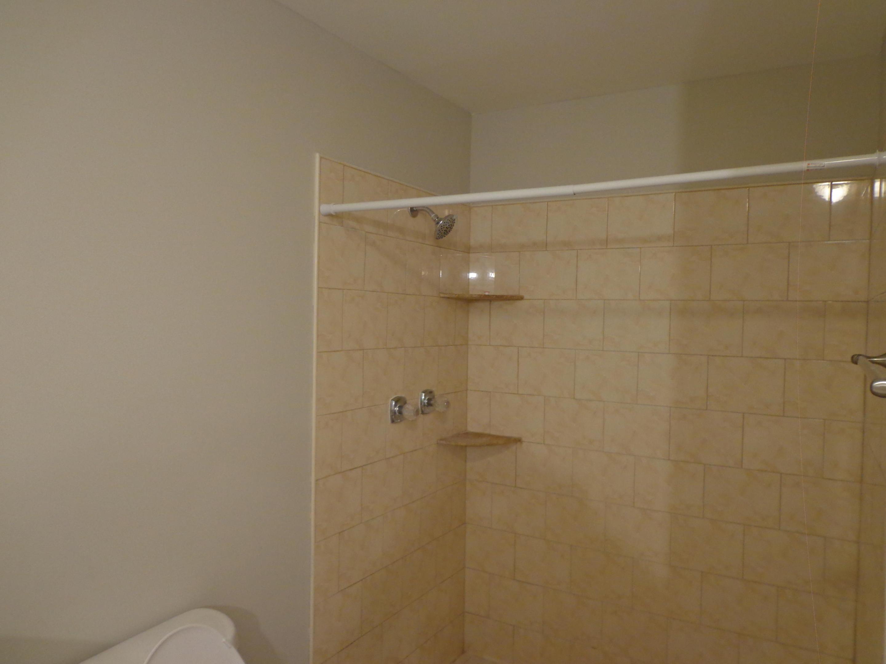 2306 Lakeview Drive W