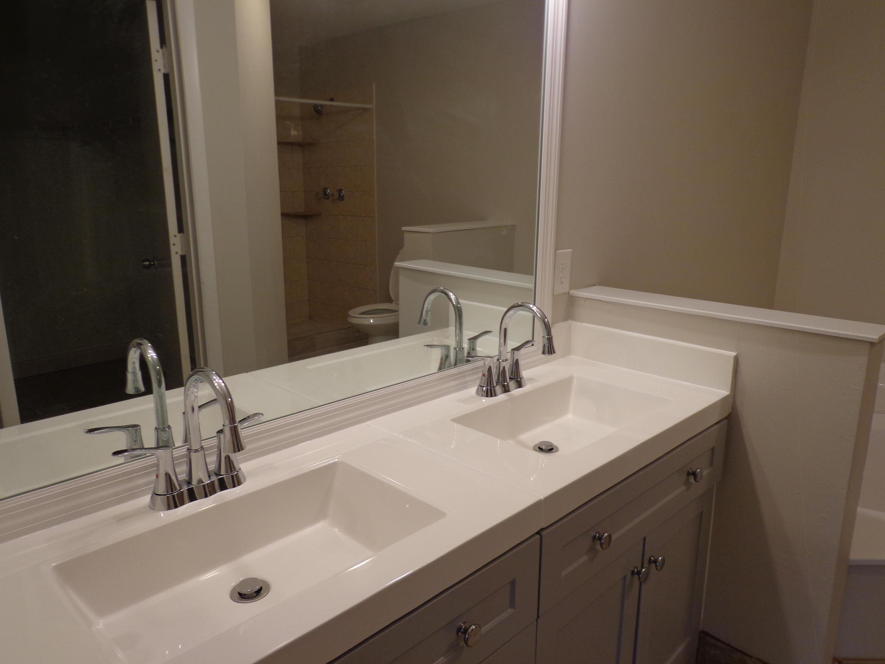 2306 Lakeview Drive W