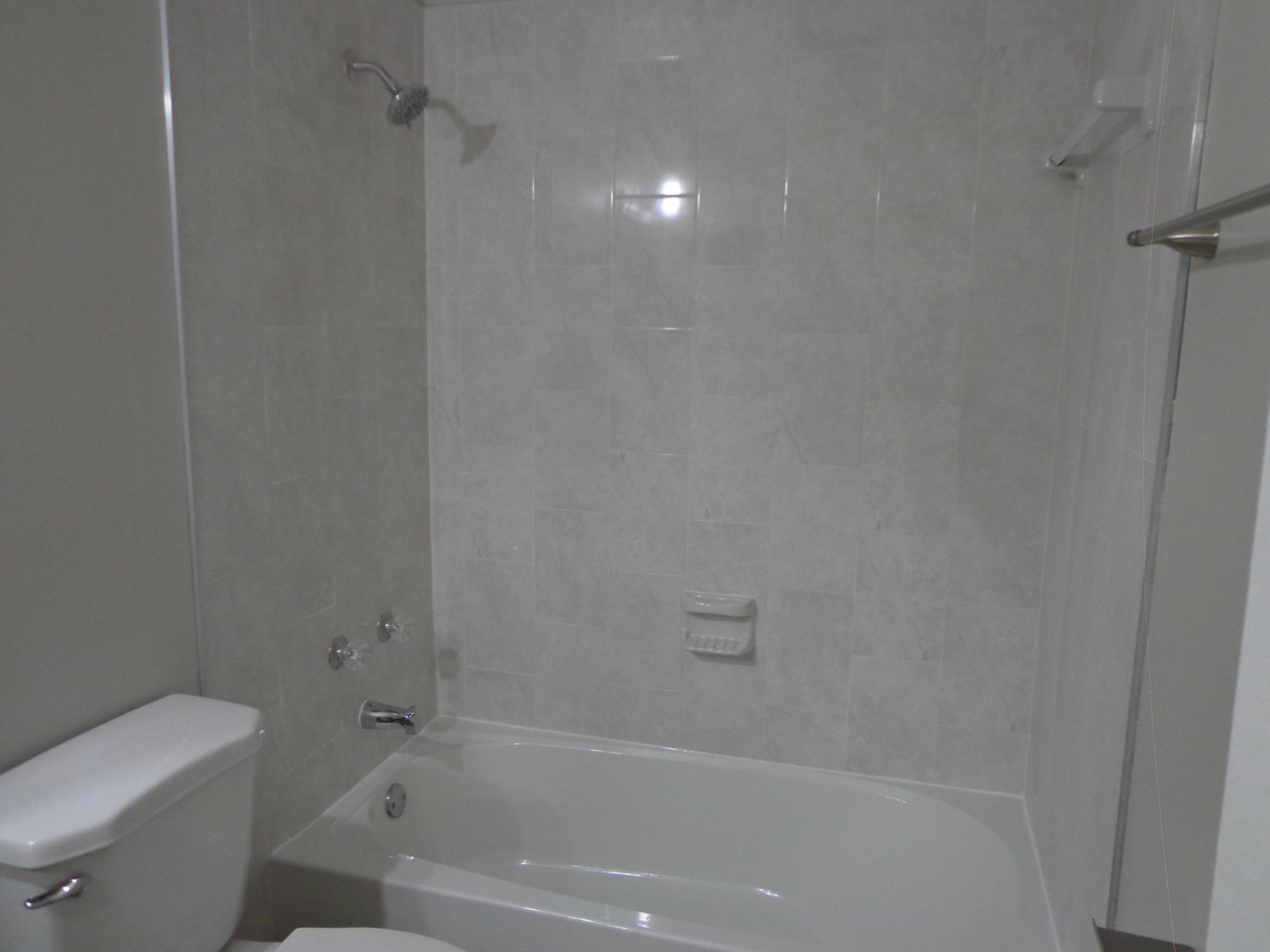 2306 Lakeview Drive W