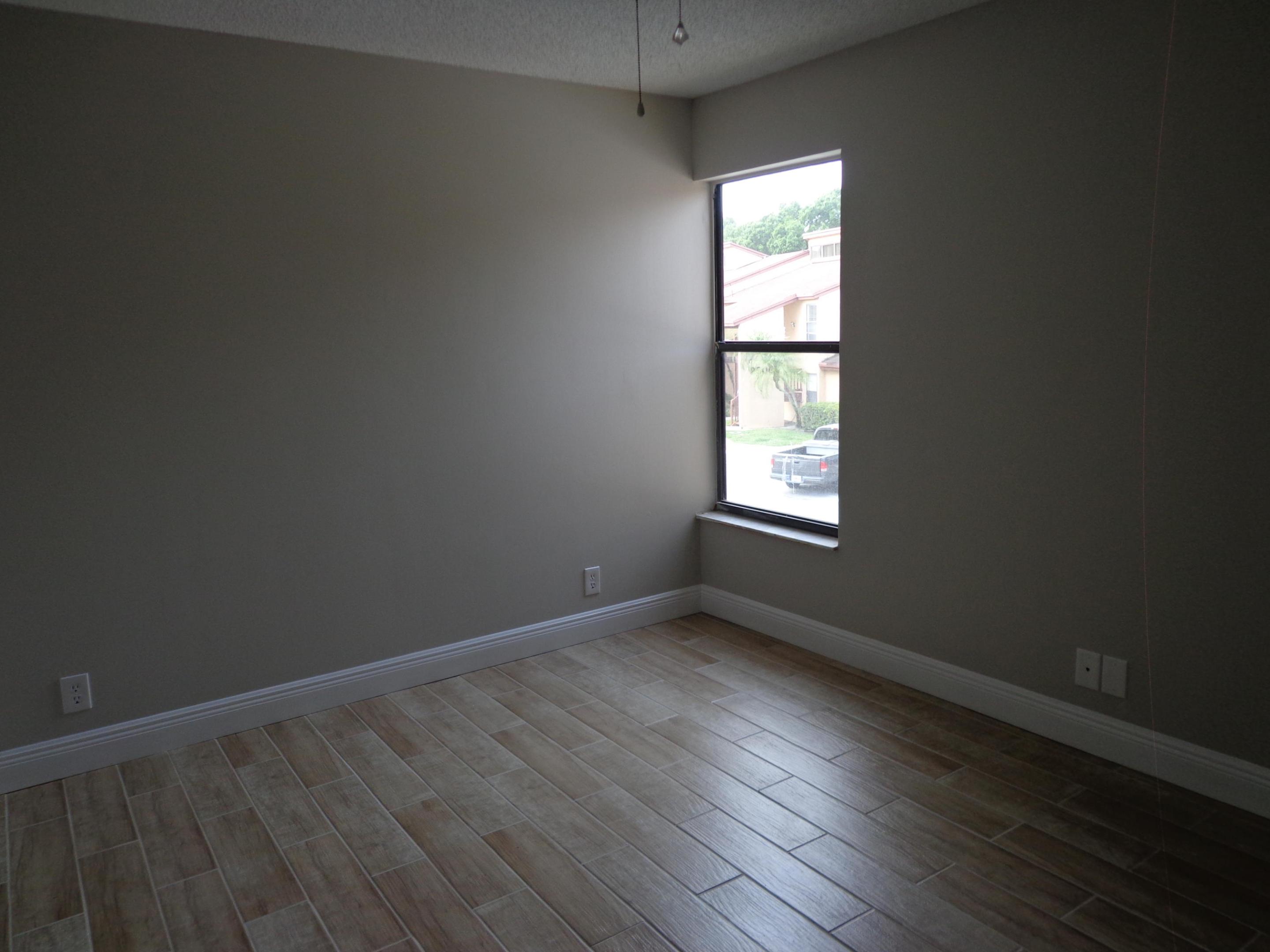 2306 Lakeview Drive W