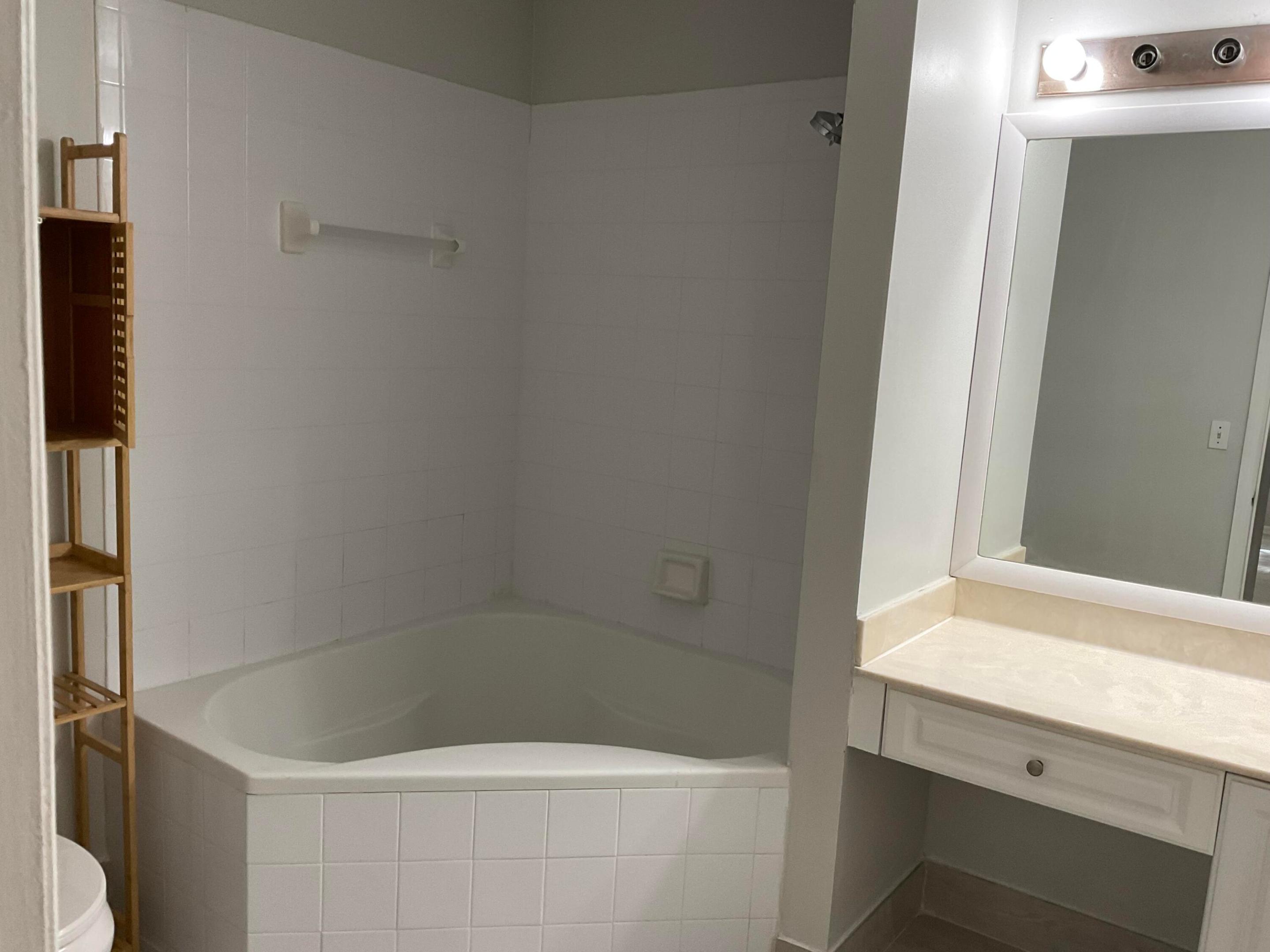 2080 Greenview Shores Boulevard Apt 408