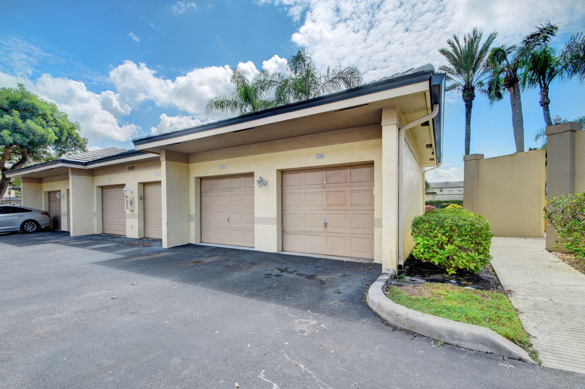 2020 Greenview Shores Boulevard 108