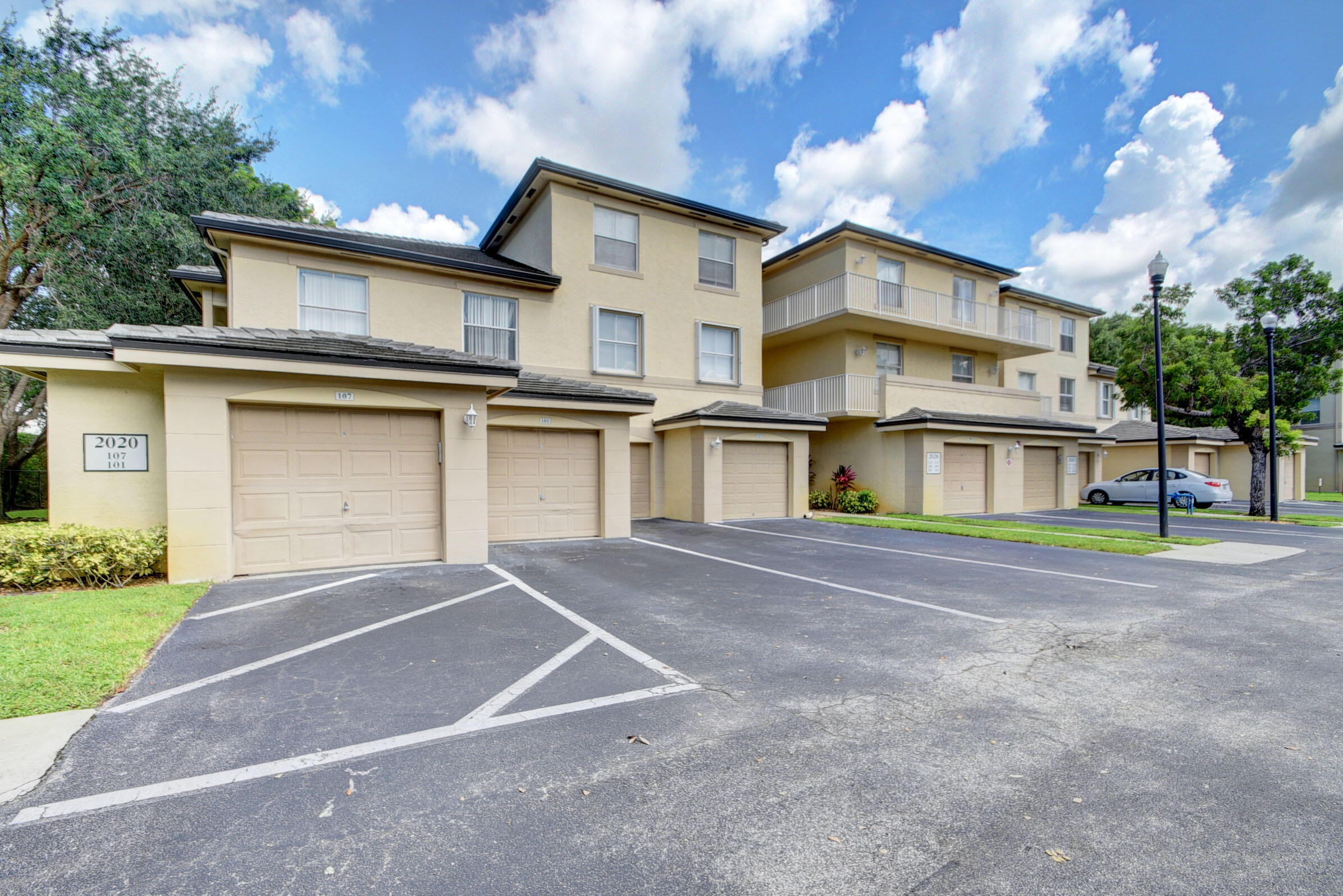 2020 Greenview Shores Boulevard 108