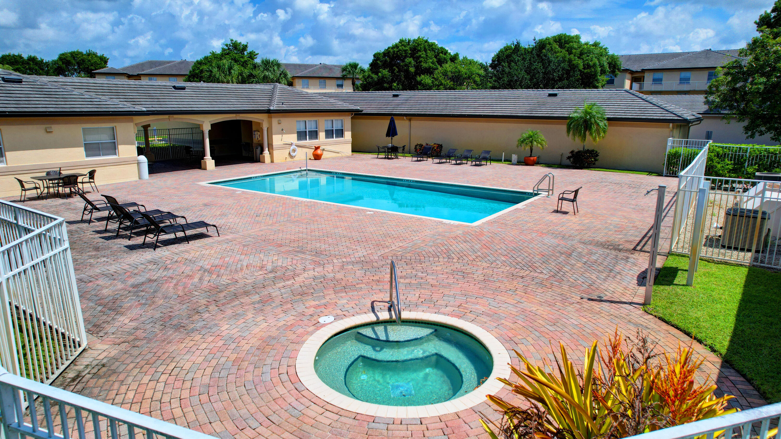 2020 Greenview Shores Boulevard 108