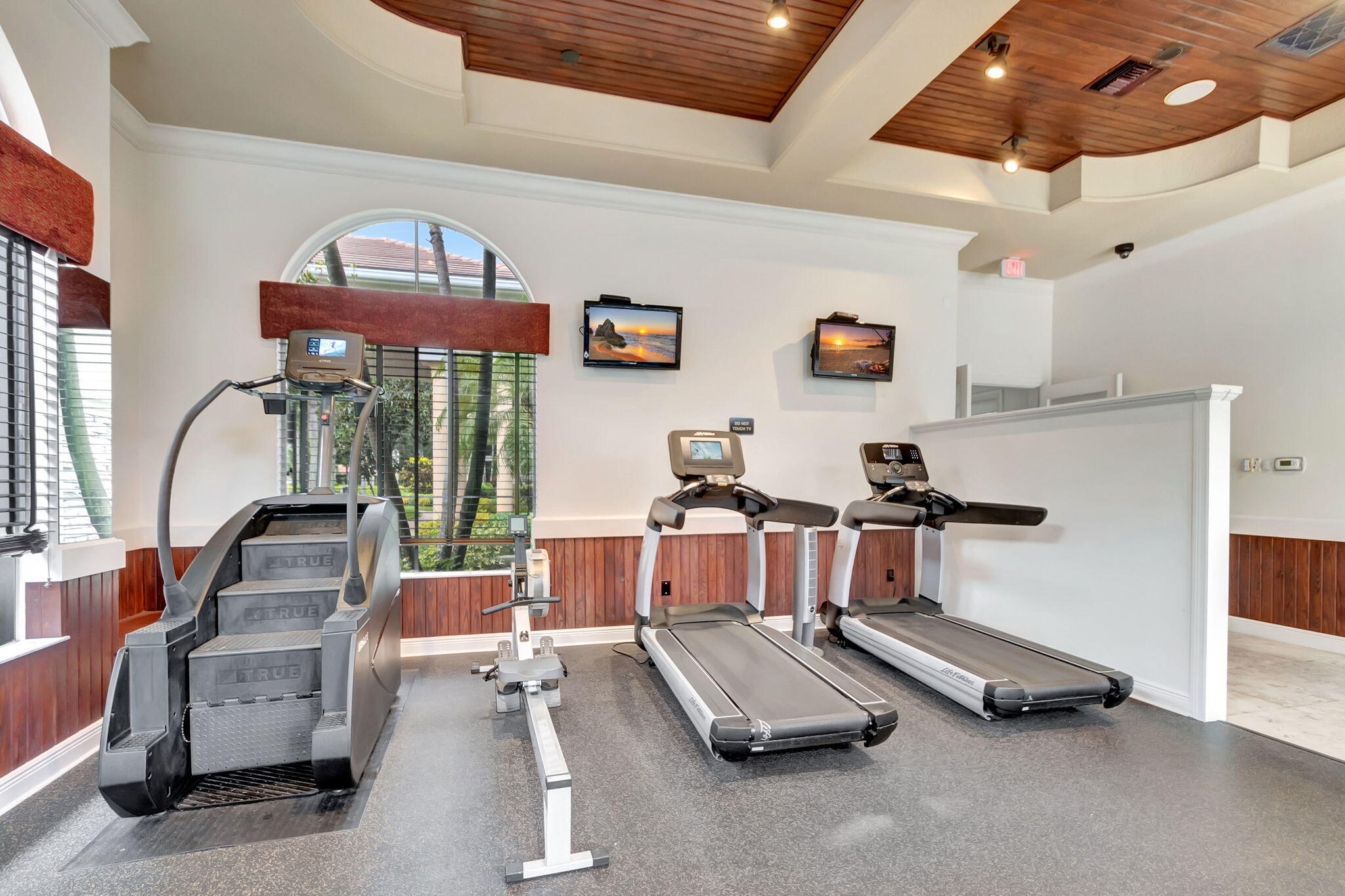 3553 Collonade Drive