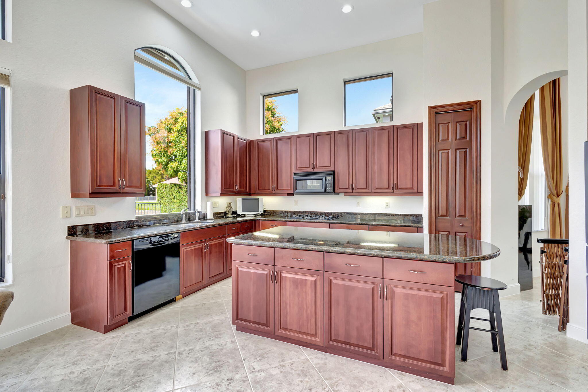 3553 Collonade Drive