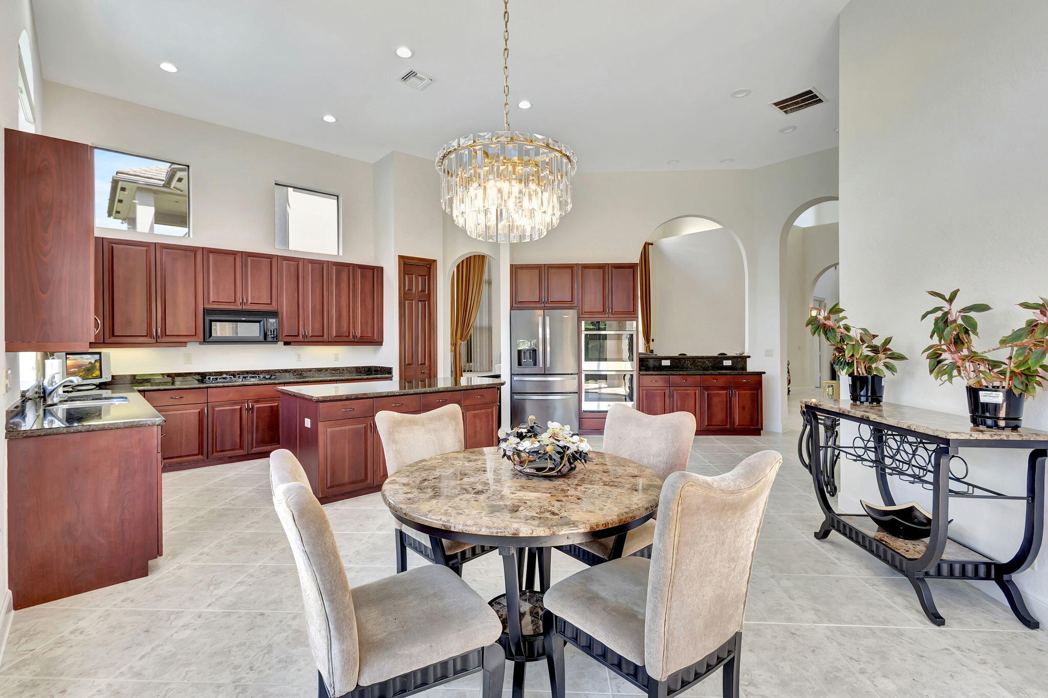 3553 Collonade Drive