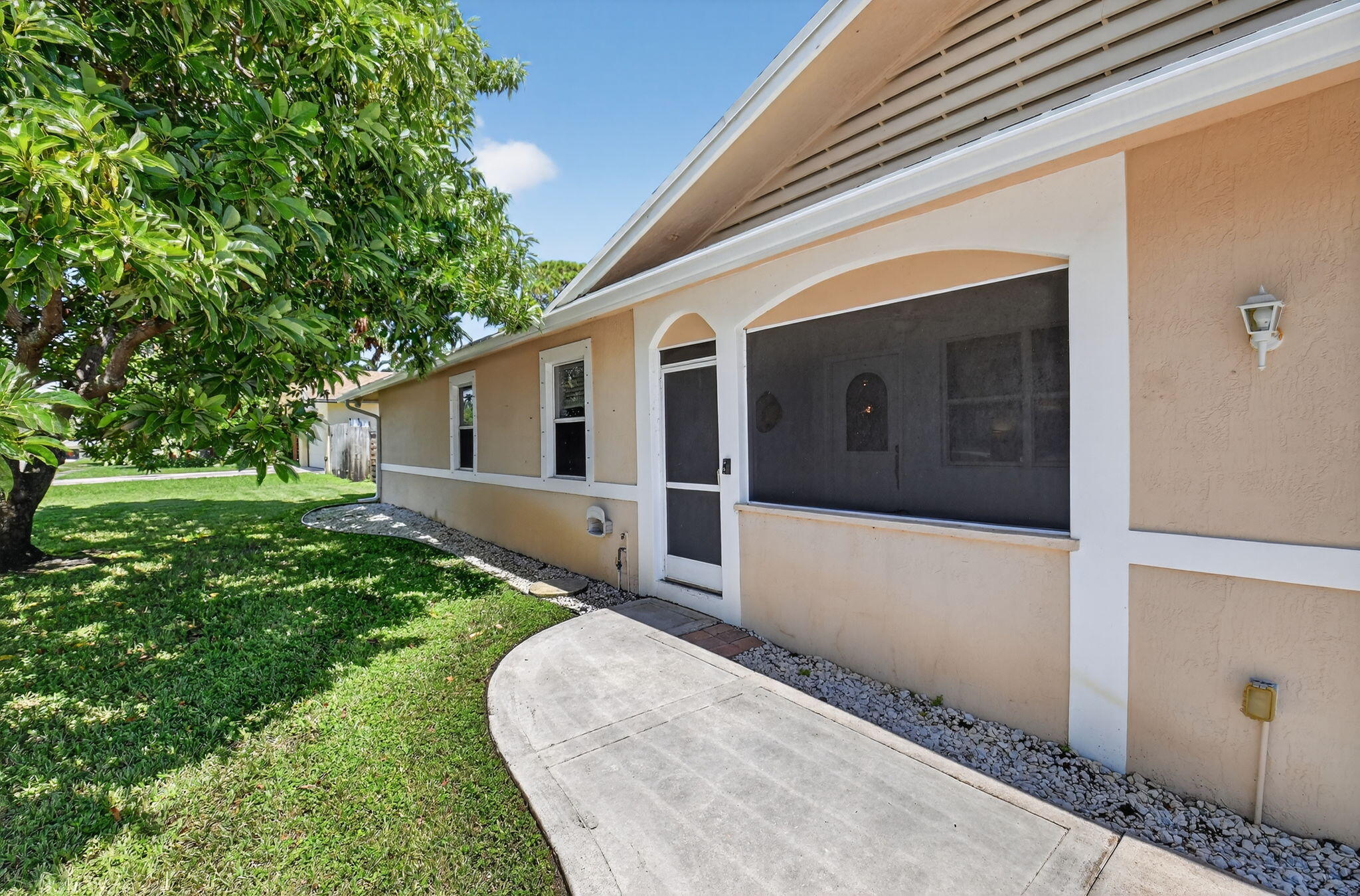 1216 NW 8th Court