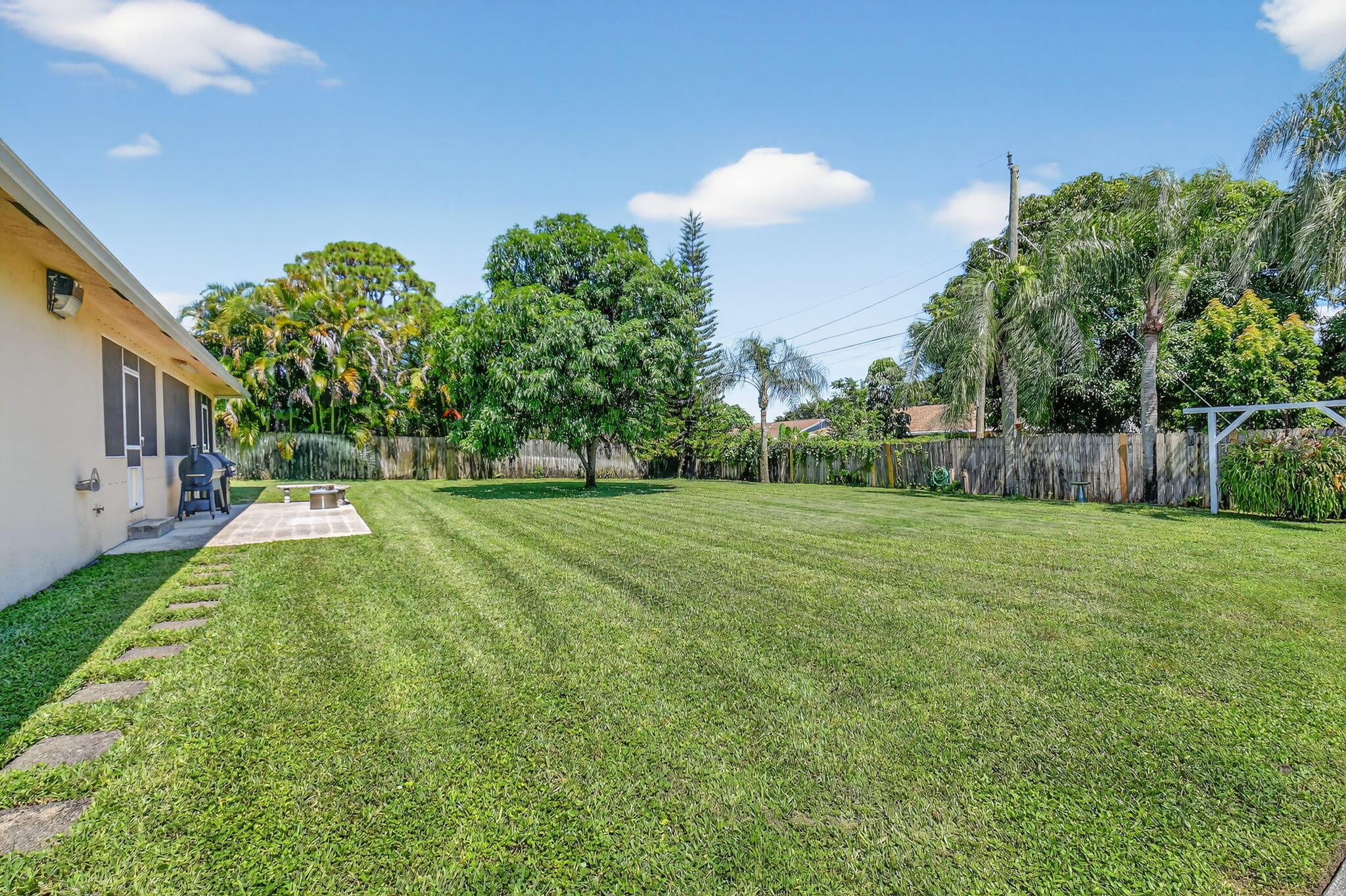 1216 NW 8th Court