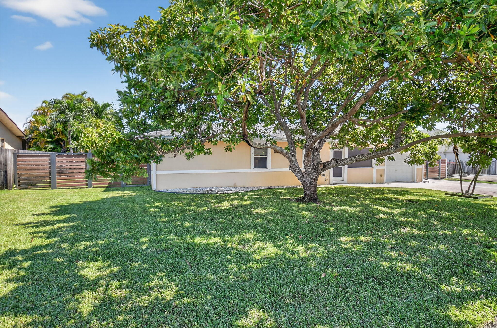 1216 NW 8th Court