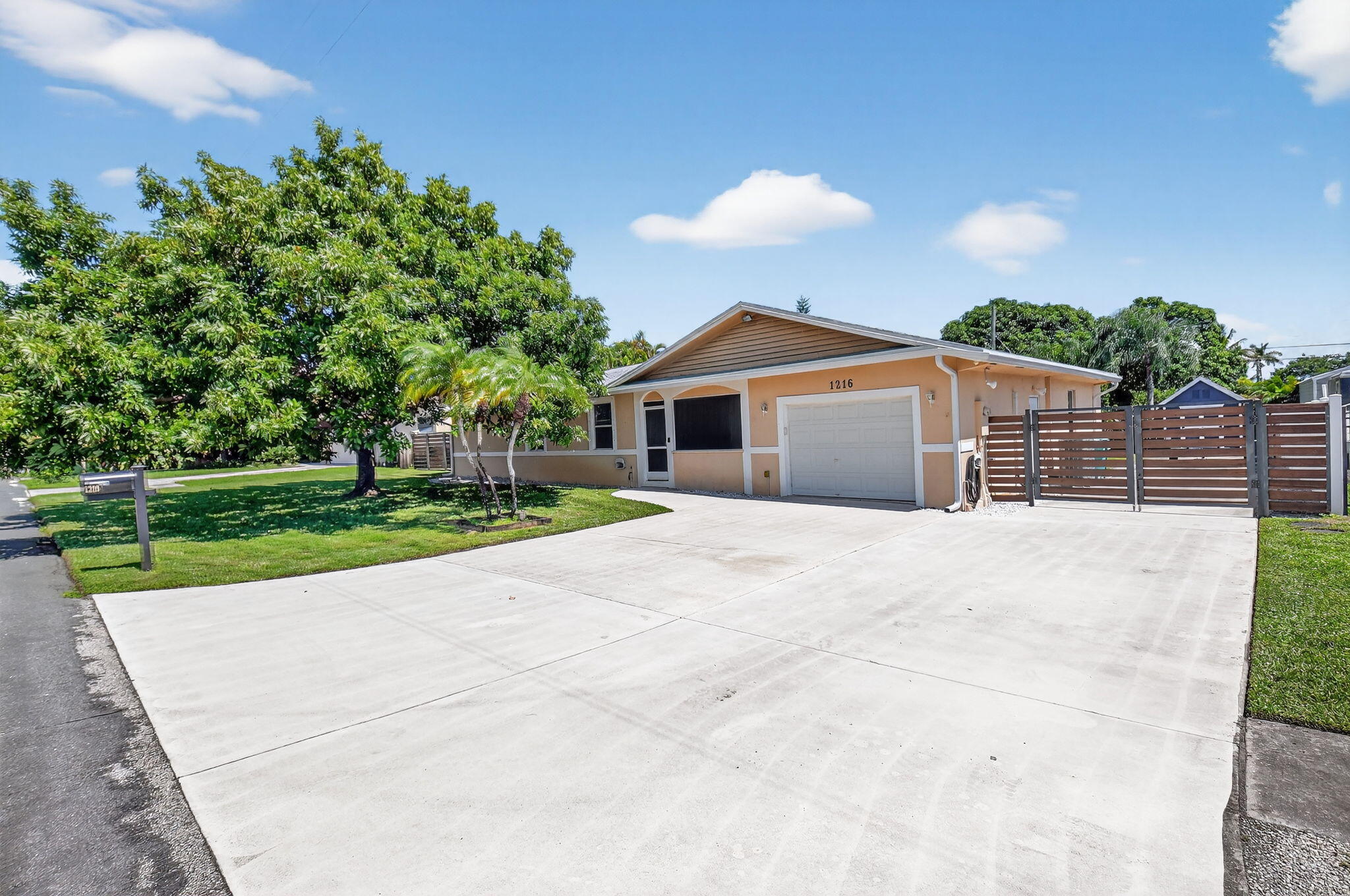 1216 NW 8th Court