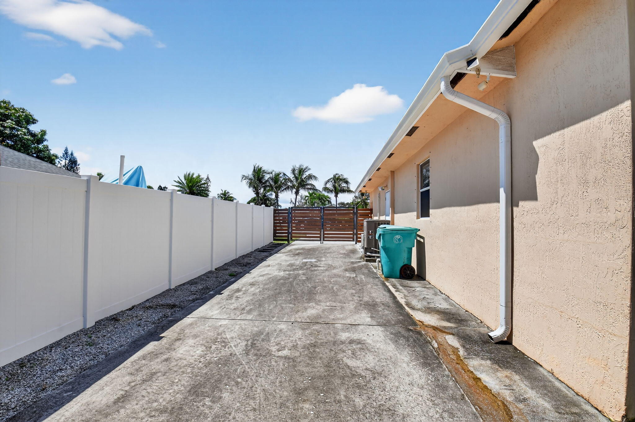 1216 NW 8th Court