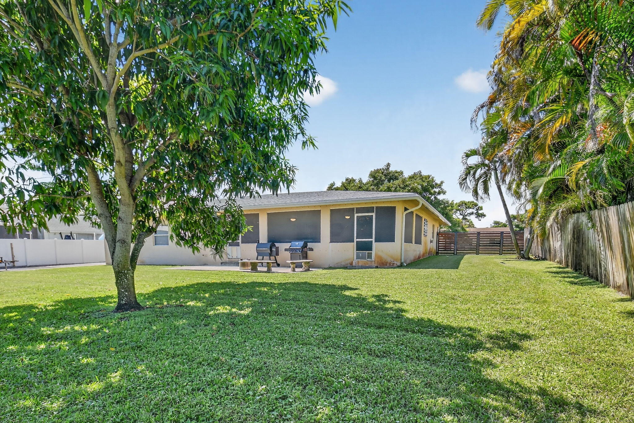 1216 NW 8th Court
