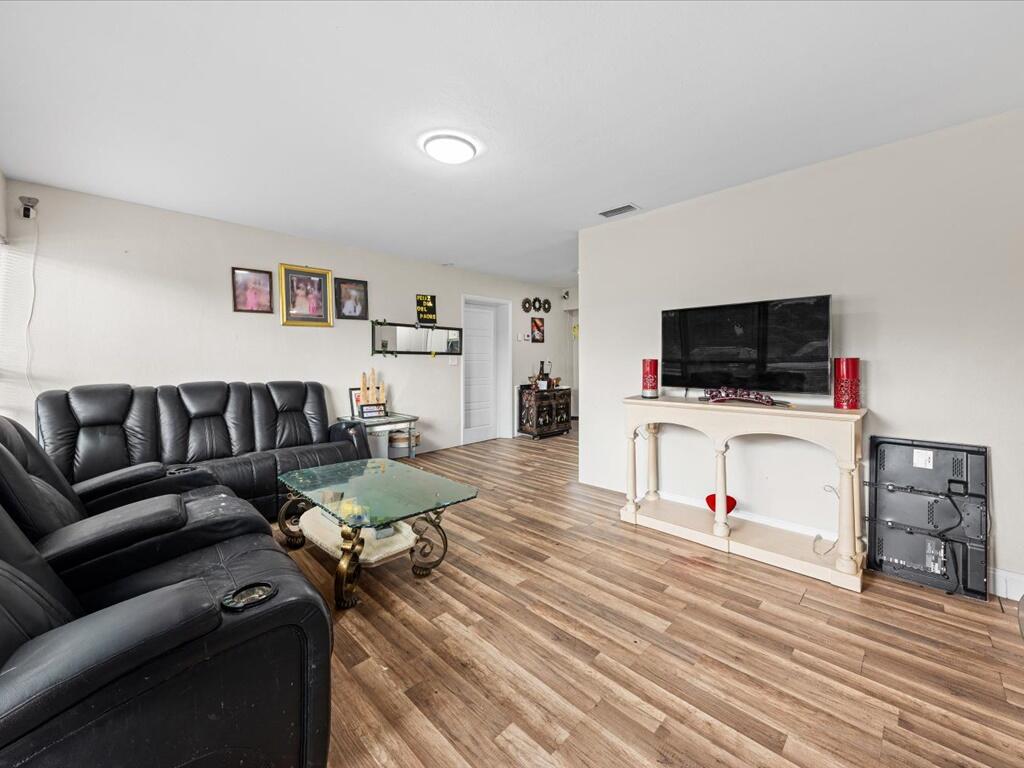 3925 Tuskegee Drive