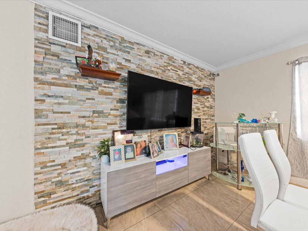 3925 Tuskegee Drive