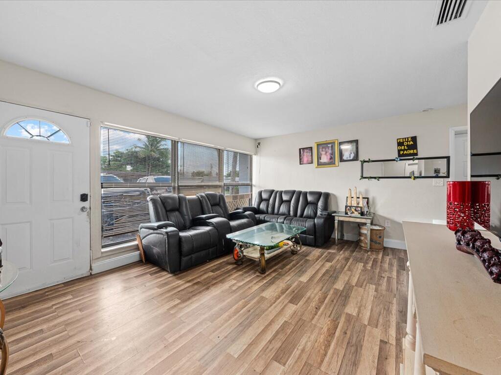 3925 Tuskegee Drive