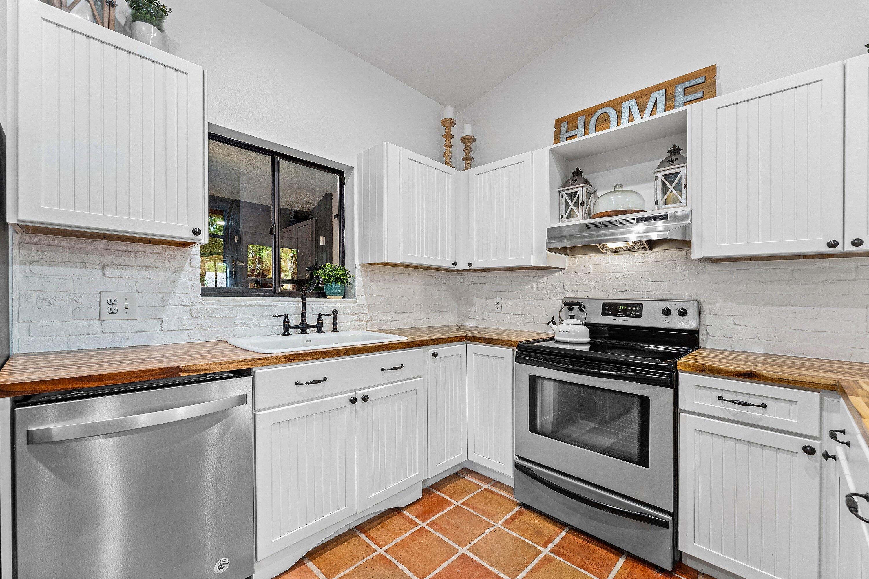14271 Flora Lane