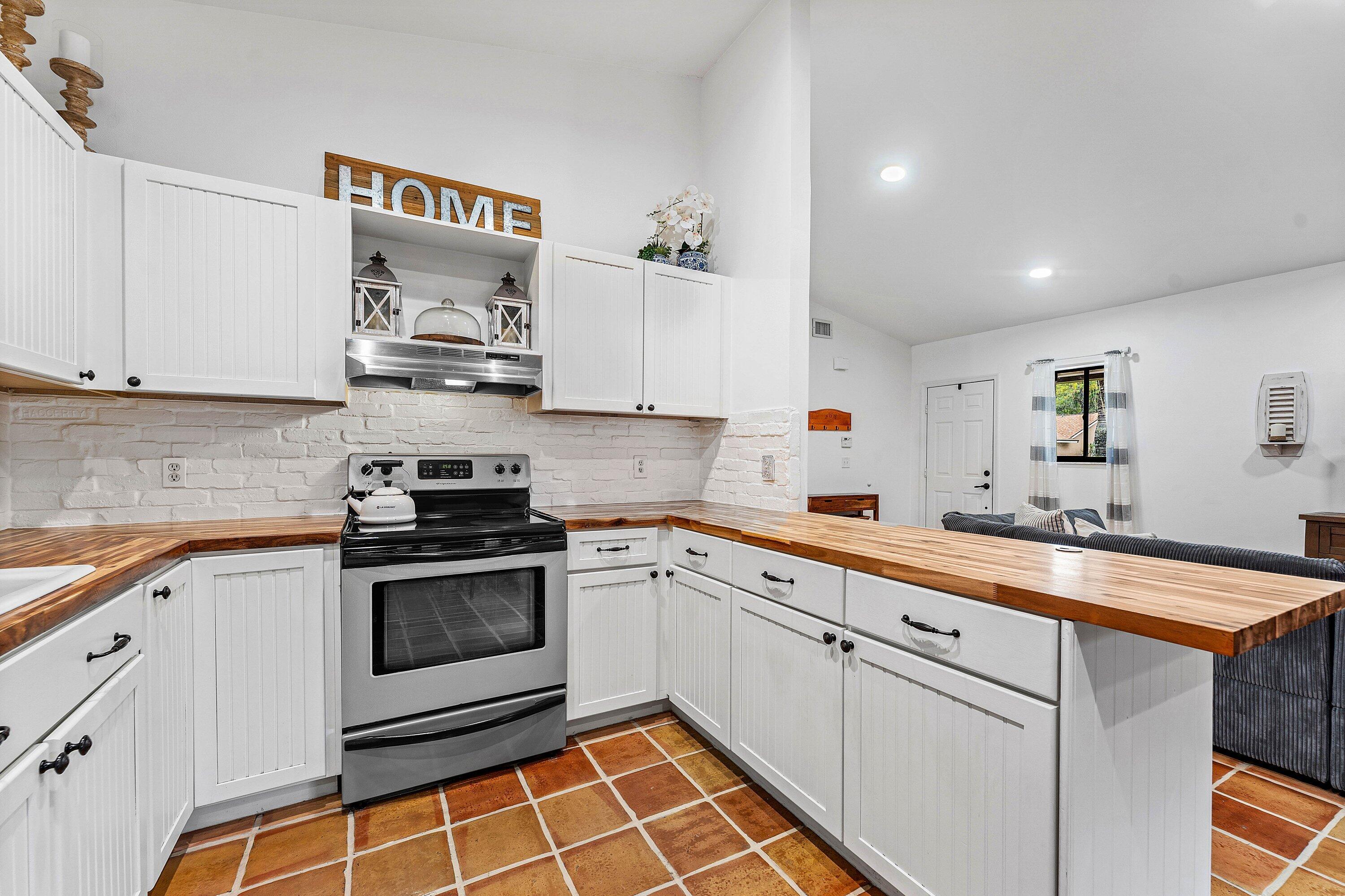 14271 Flora Lane