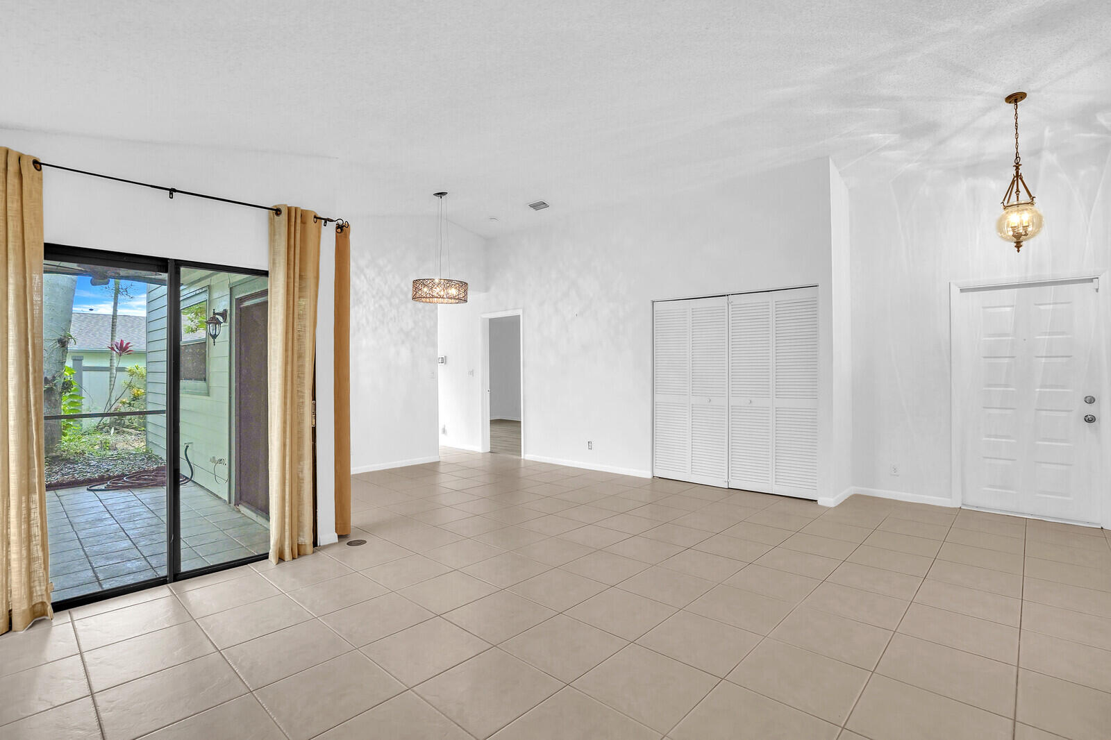 2533 Bedford Mews Dr