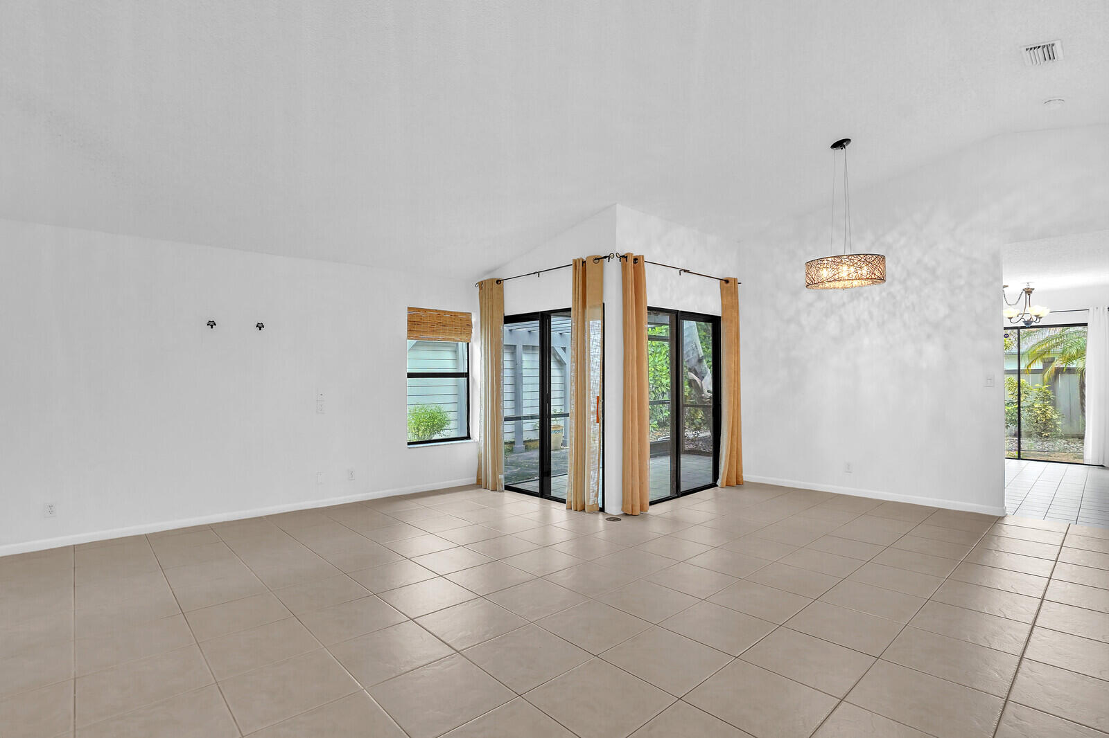 2533 Bedford Mews Dr