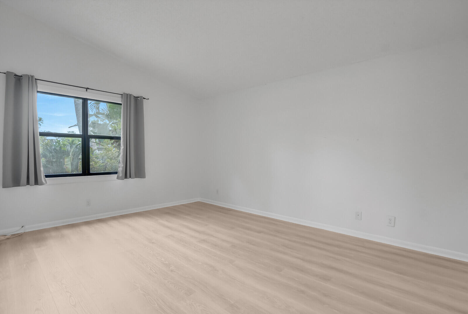 2533 Bedford Mews Dr