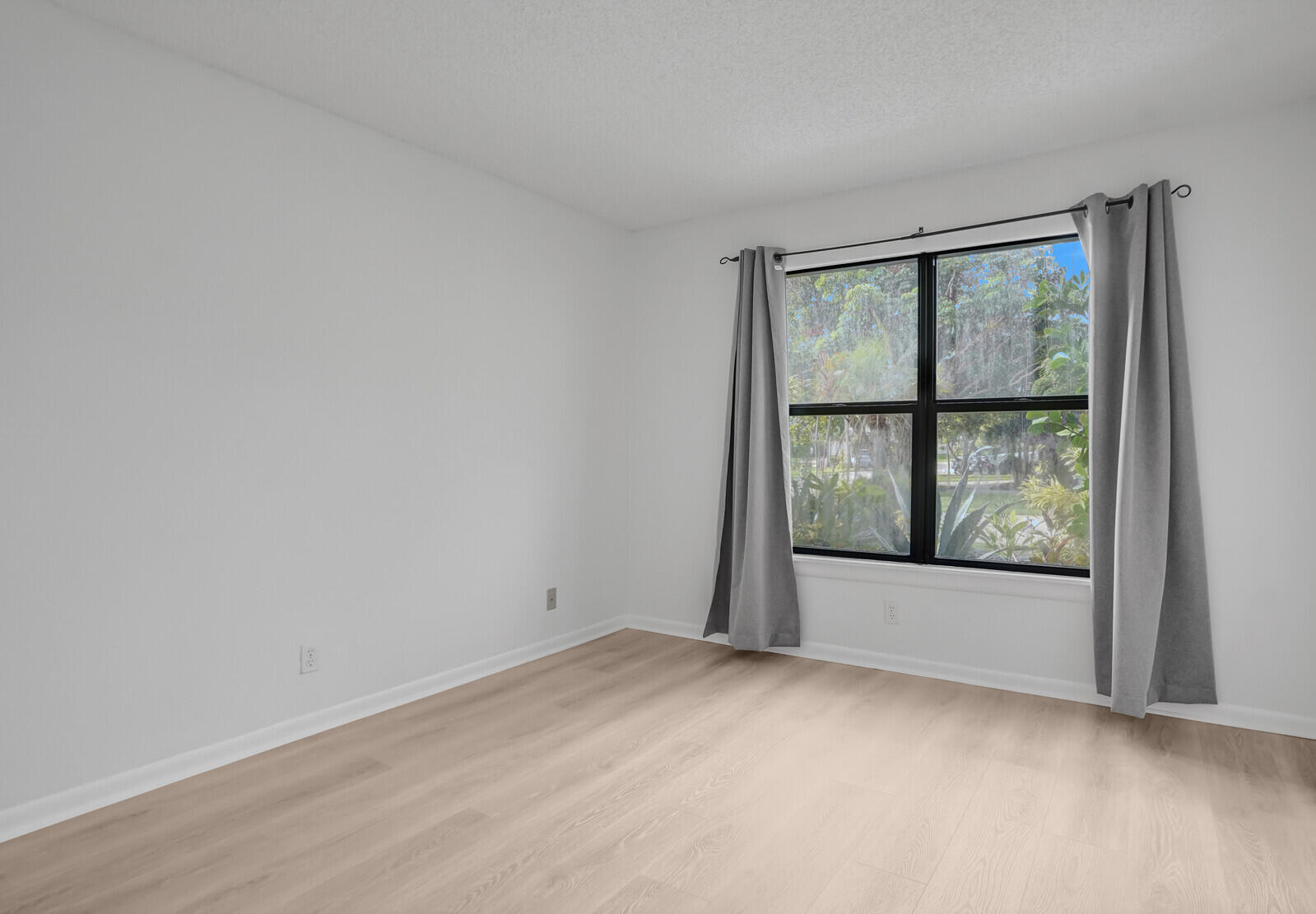 2533 Bedford Mews Dr