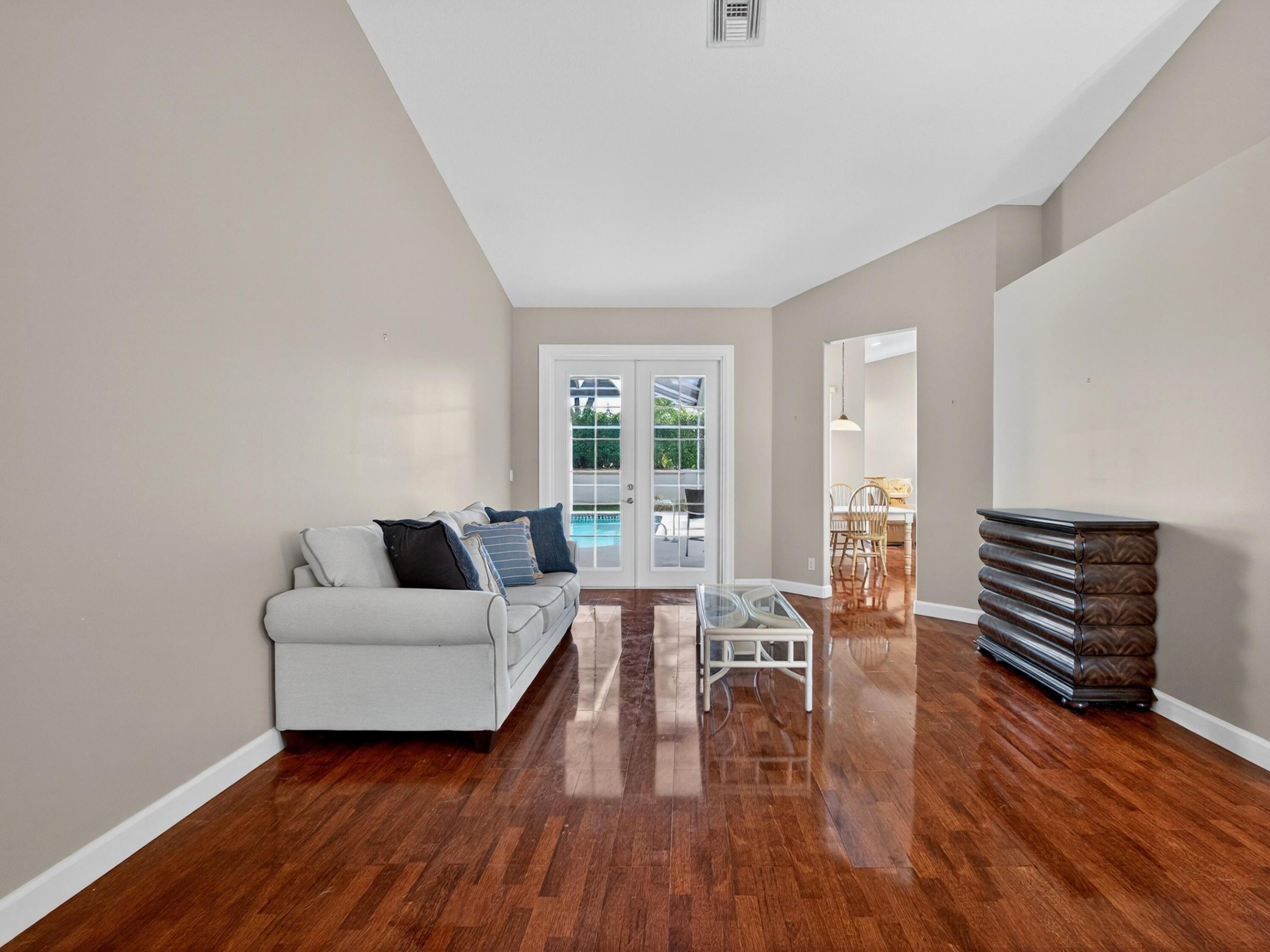 7128 Brunswick Circle