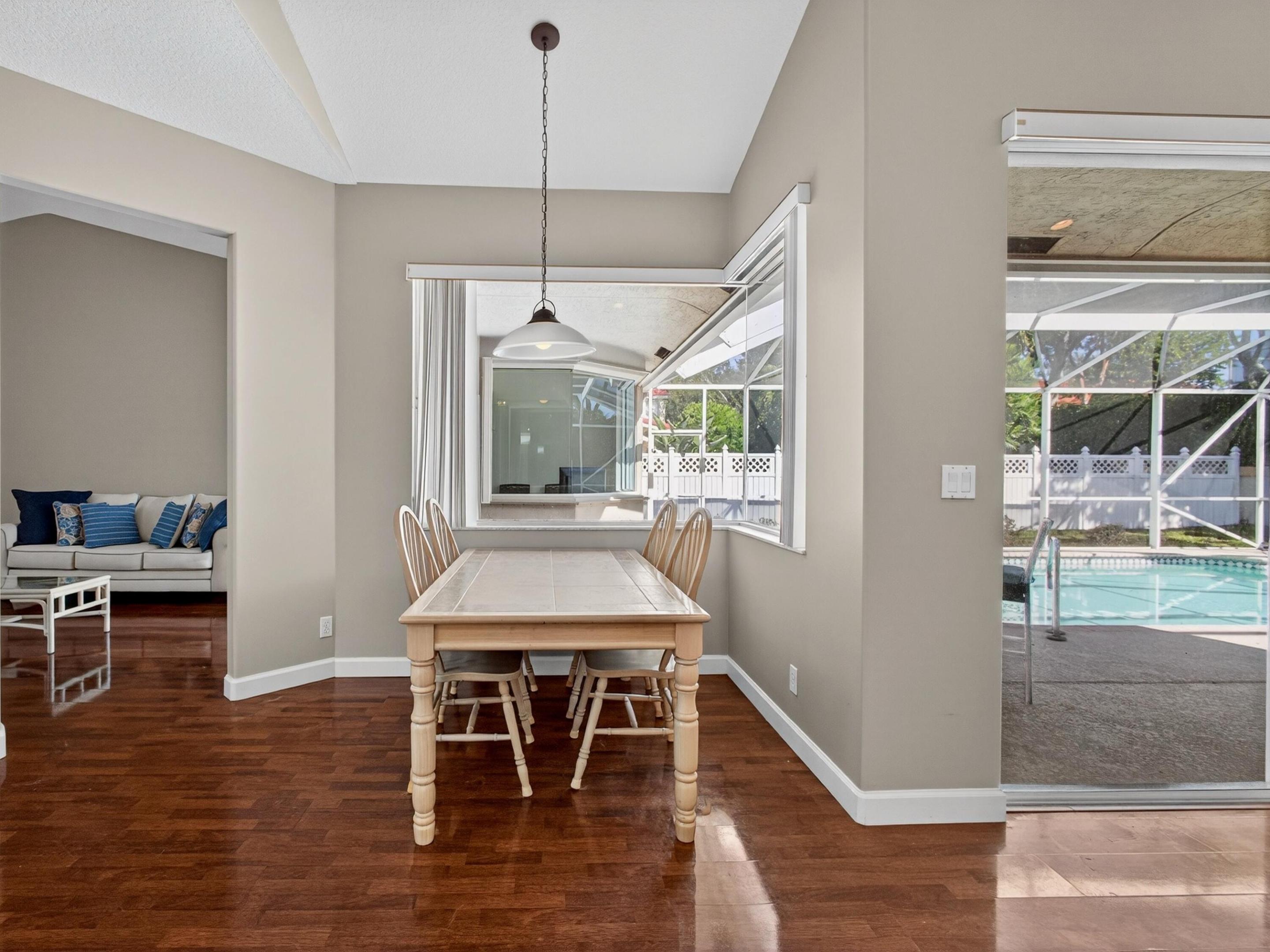 7128 Brunswick Circle